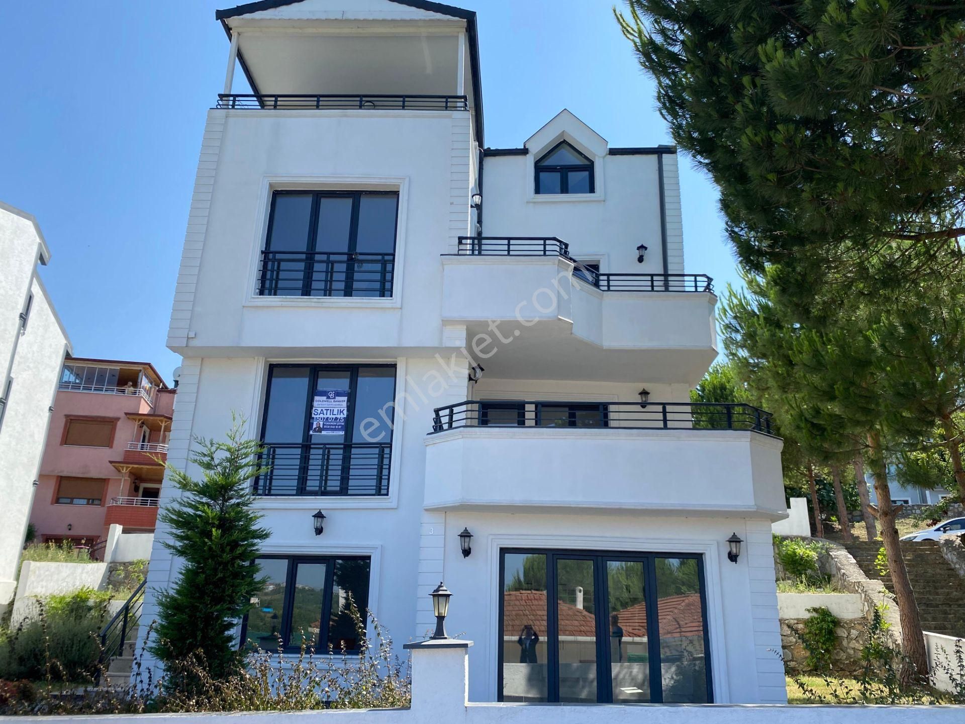 Termal Akköy Köyü Satılık Villa  YALOVA TERMAL AKKÖY MENGÜÇ SİTESİNDE 6+2 LÜKS VİLLA!.