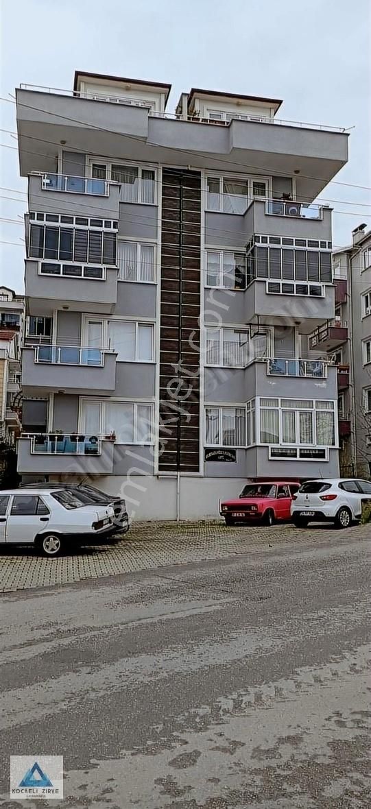 Gölcük Piyalepaşa Satılık Daire PİYALEPAŞA'DA 3+1 FERAH DENİZ MANZARALI SATILIK GÜZEL BİR DAİRE