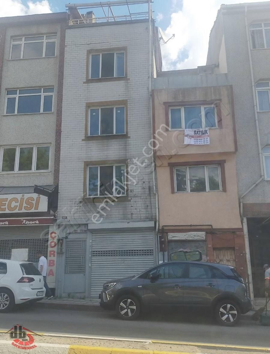 Eyüpsultan Rami Yeni Satılık Bina RAMİ REŞADİYE ANA CADDE UZERİNDE ALTİ DUKKAN ÜSTÜ TRİPLEKS DAİRE