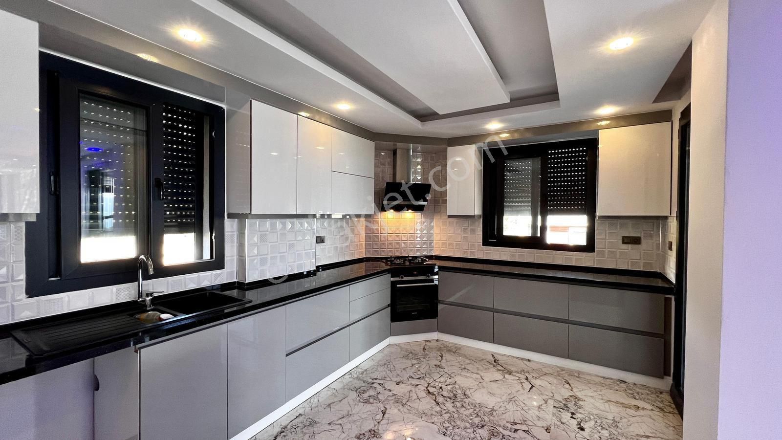 Kuşadası Kadınlar Denizinde Satılık 4+1 Müstakil Malikane - Görsel 21