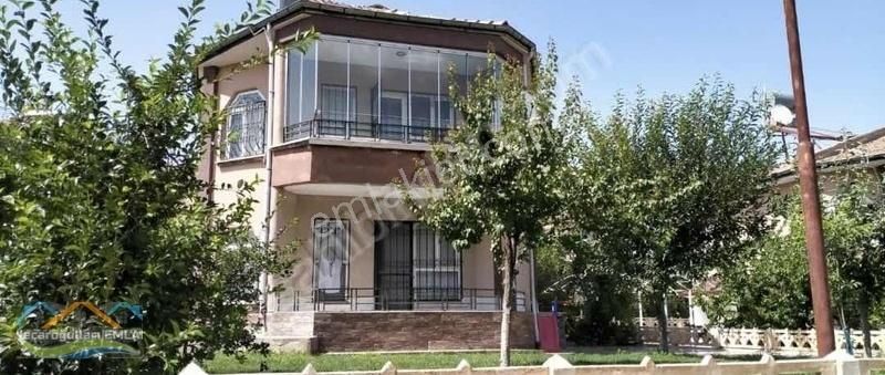 Maden Gezin Köyü (Merkez) Satılık Villa NECAROĞULLARI GAYRİMENKULDEN GÖL MANZARALI