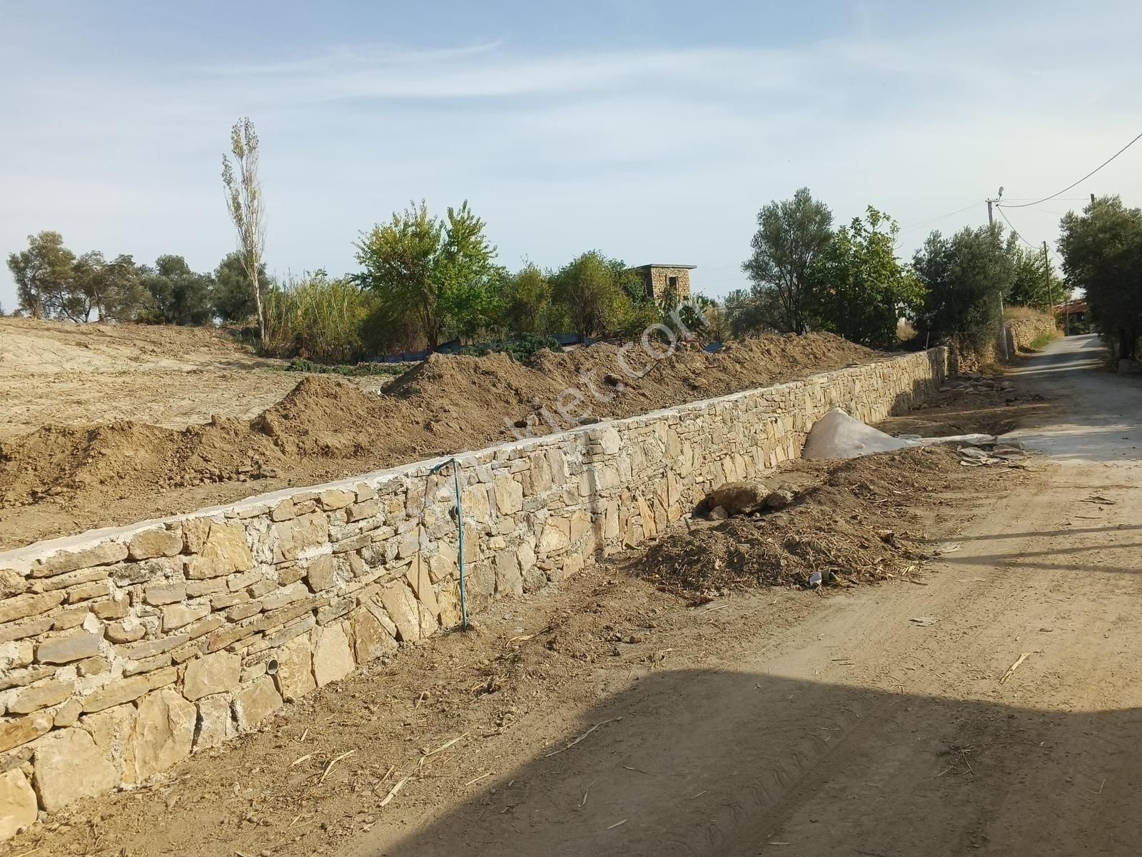 Evrenler Yavşi Mahallesi'nde Yatırım Fırsatı: Etrafı Evlerle Çevrili Satılık Tarla! - Görsel 3