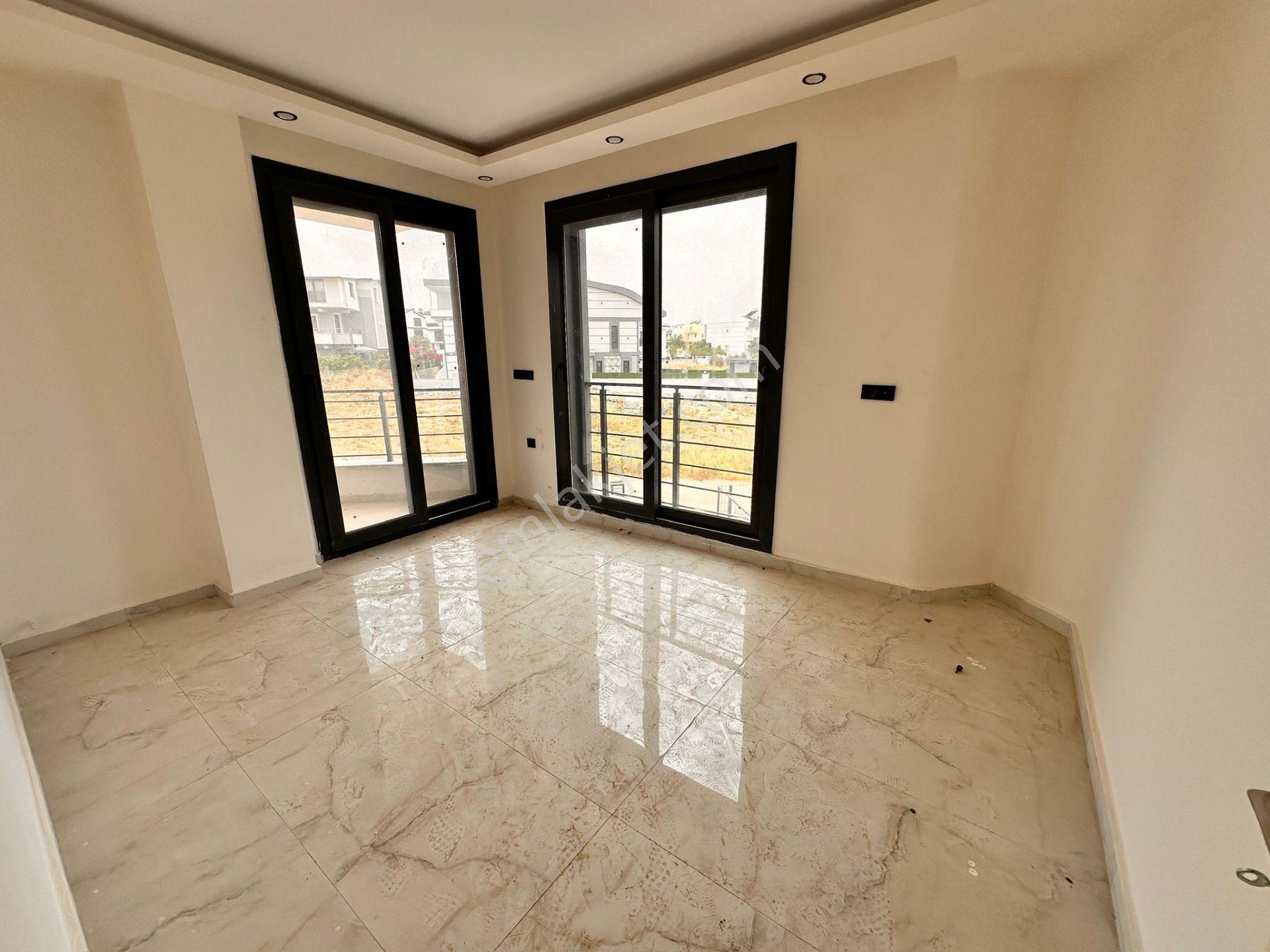 Didim Hisar Mahallesi Yuvakur Emlaktan Acil Satılık 3+1 Villa Bahçeli Havuzlu Köşe Başı - Görsel 13