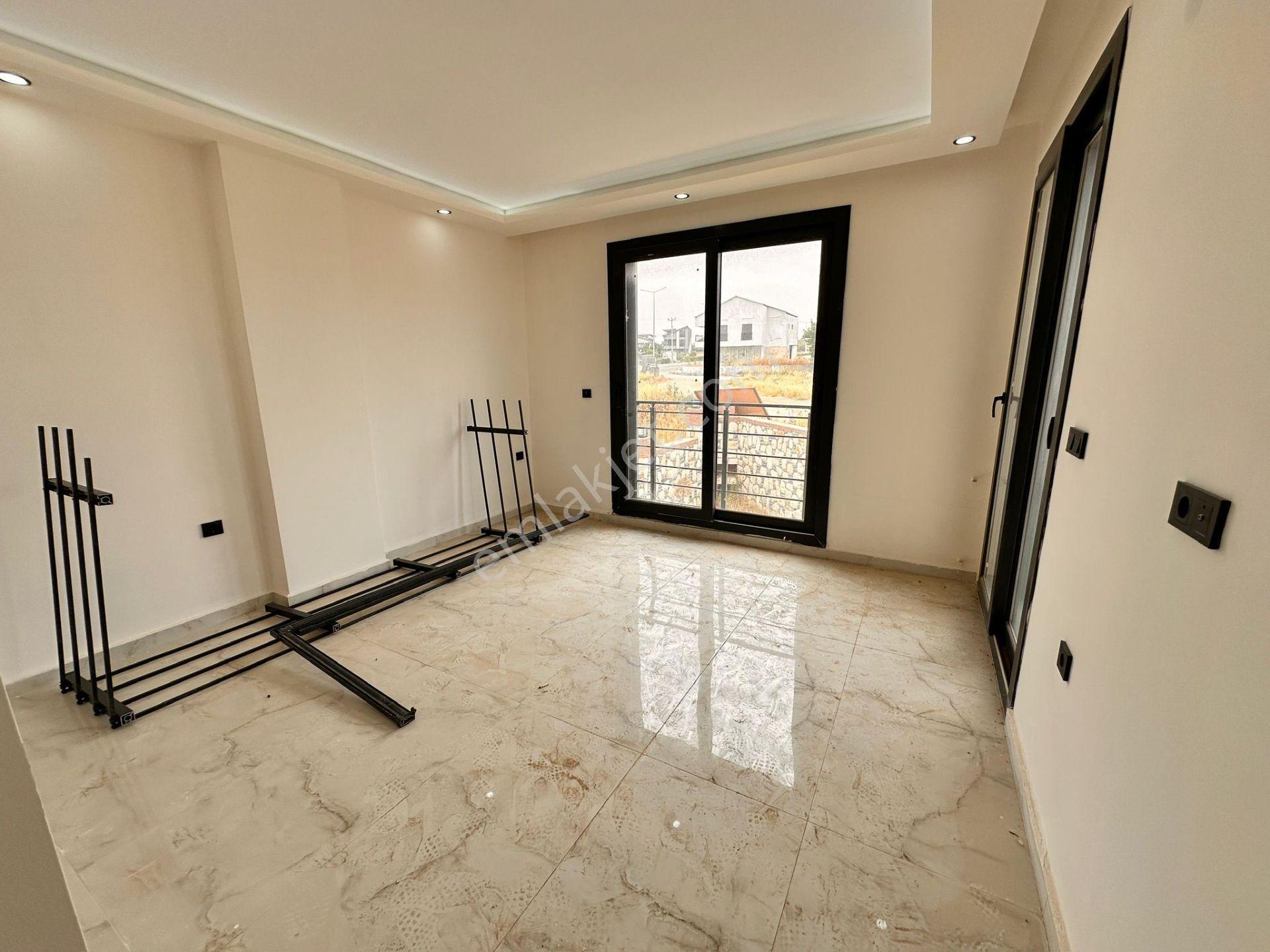 Didim Hisar Mahallesi Yuvakur Emlaktan Acil Satılık 3+1 Villa Bahçeli Havuzlu Köşe Başı - Görsel 12