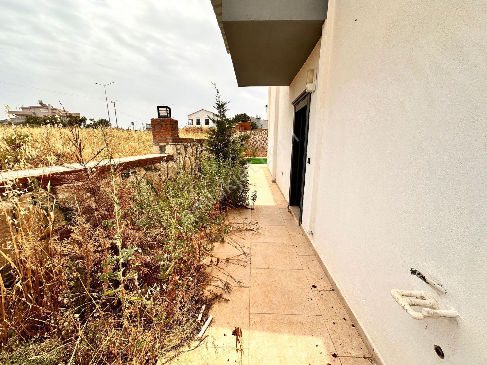 Didim Hisar Mahallesi Yuvakur Emlaktan Acil Satılık 3+1 Villa Bahçeli Havuzlu Köşe Başı - Görsel 6