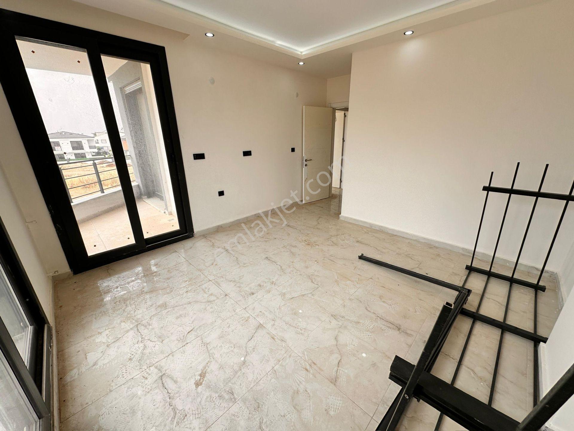 Didim Hisar Mahallesi Yuvakur Emlaktan Acil Satılık 3+1 Villa Bahçeli Havuzlu Köşe Başı - Görsel 15