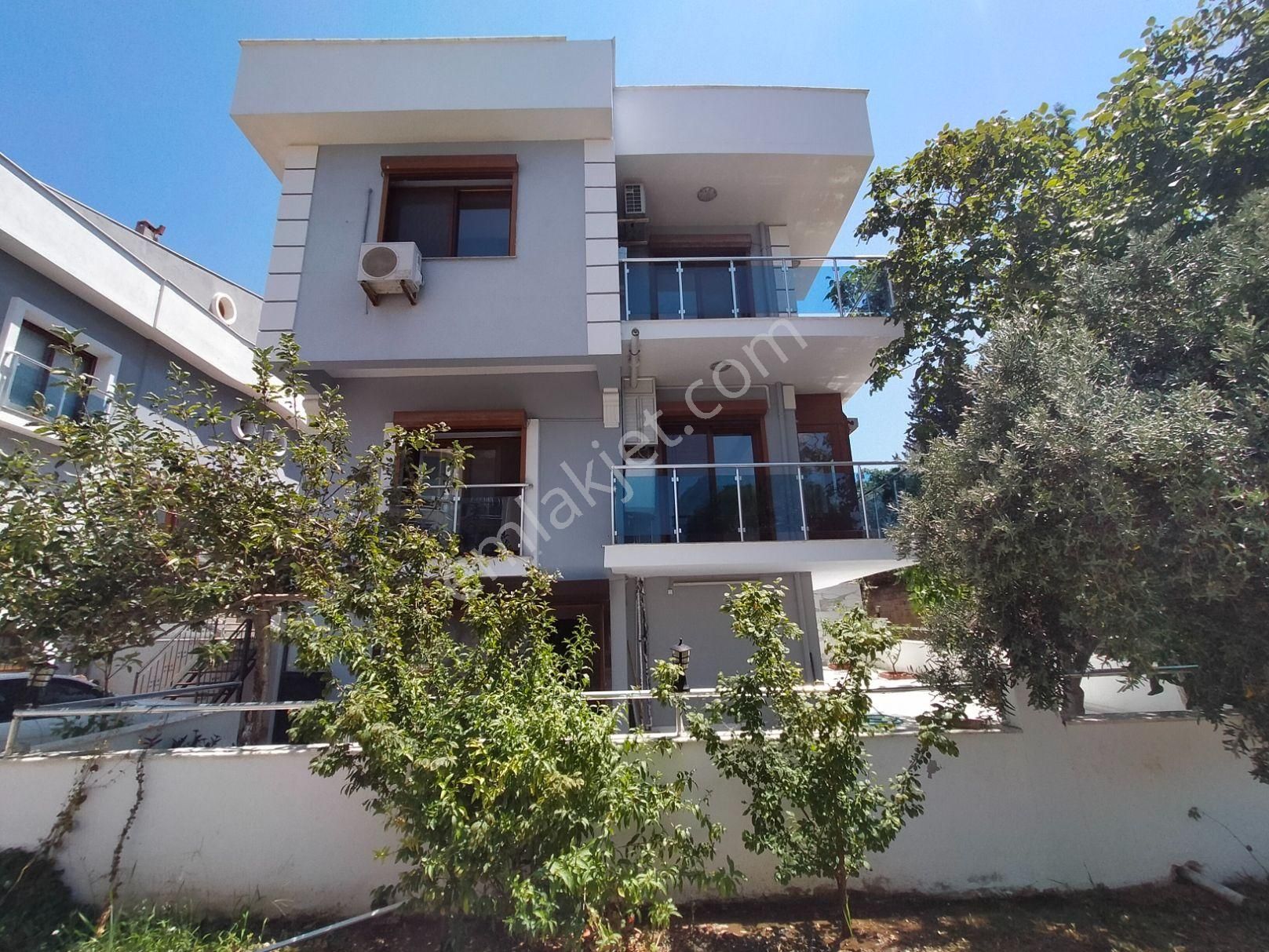 Güzelbahçe Maltepe Satılık Villa Kw Murat Taştan'dan , Deniz Manzaralı , Sahile 200 m mesafede , Bahçeli , jakuzili , 4+2 Villa