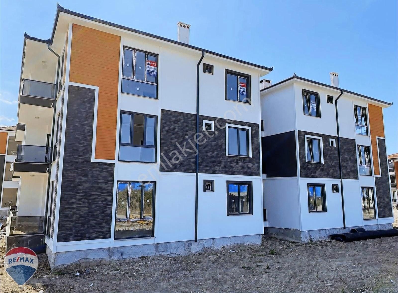 Arifiye Neviye Satılık Daire REMAX MAVİ ÖMER İNANDAN 2+1 KOMBİLİ SIFIR DAİRE