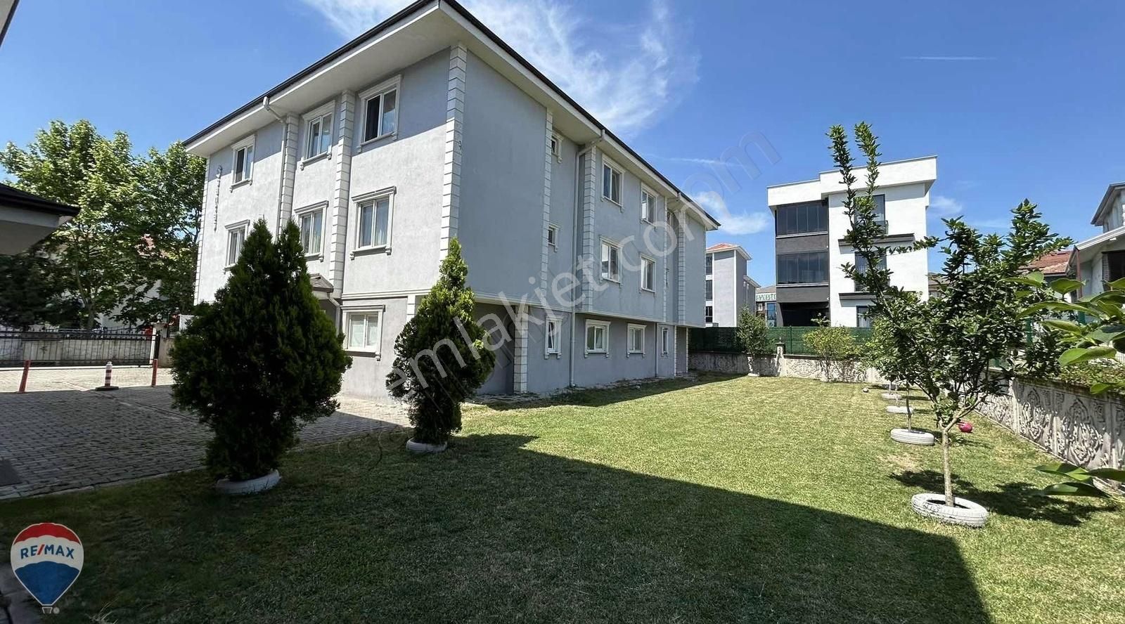 Serdivan Vatan Satılık Daire Remax Mavi'den Yazlık'ta Garajlı, Kilerli 2+1 Daire