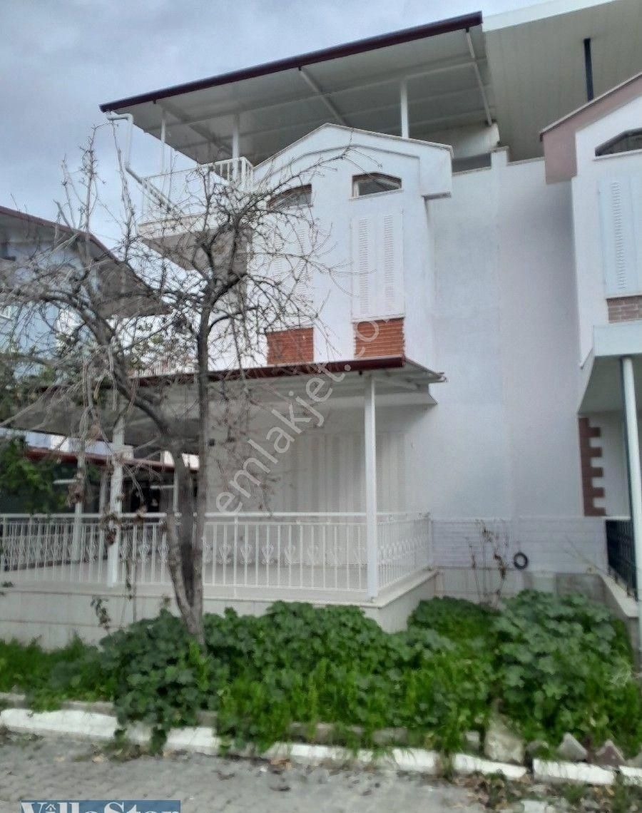 Kuşadası Soğucak Kiralık Villa DENIZE,  AVM, NAZİLLİ PAZARINA YÜRÜYÜŞ MESAFESINDE DOĞAL GAZLI VİLLA