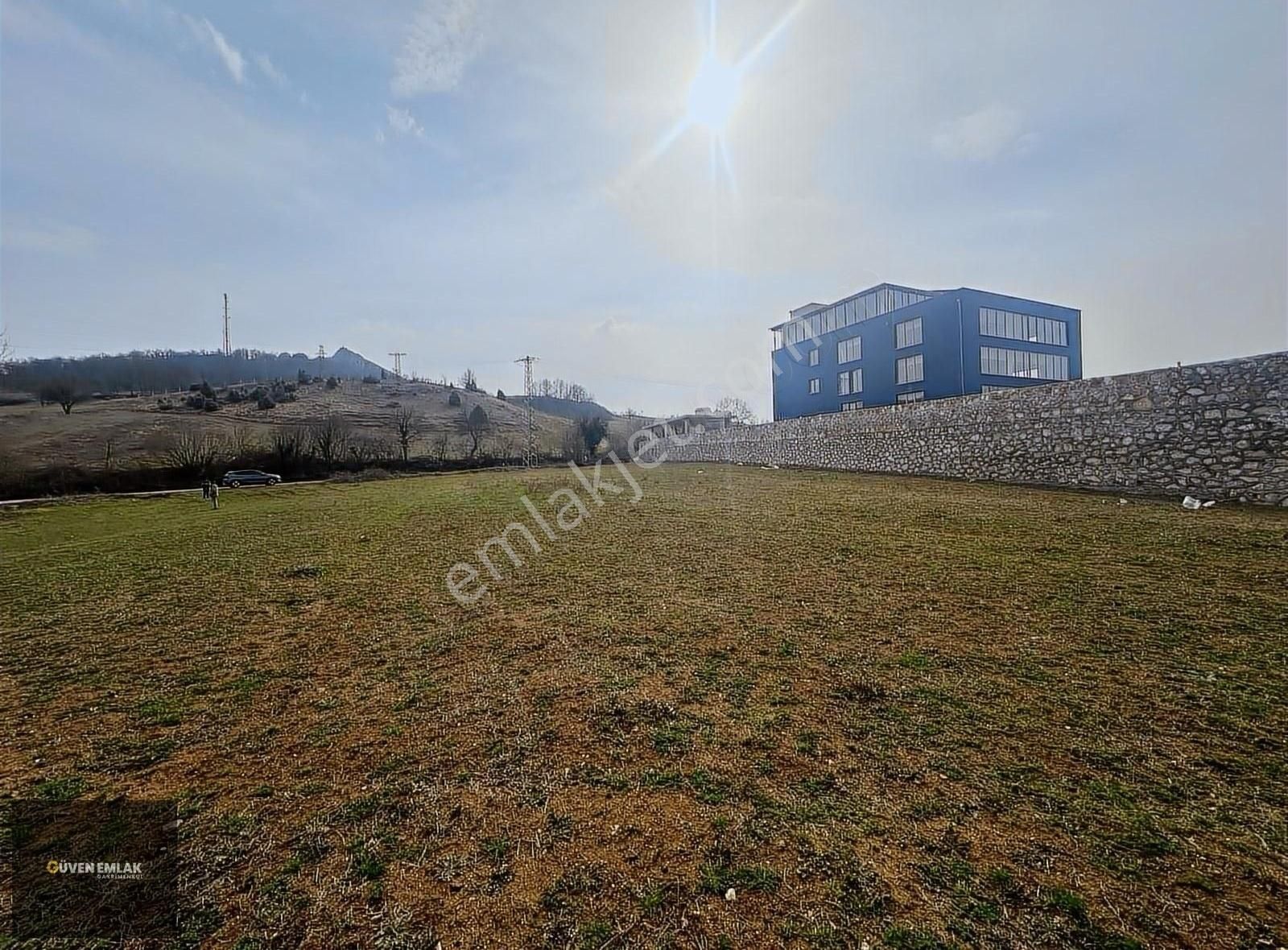 İznik Derbent Satılık Tarla İznik Güven Emlaktan Satılık Full Göl Manzaralı Tarla.