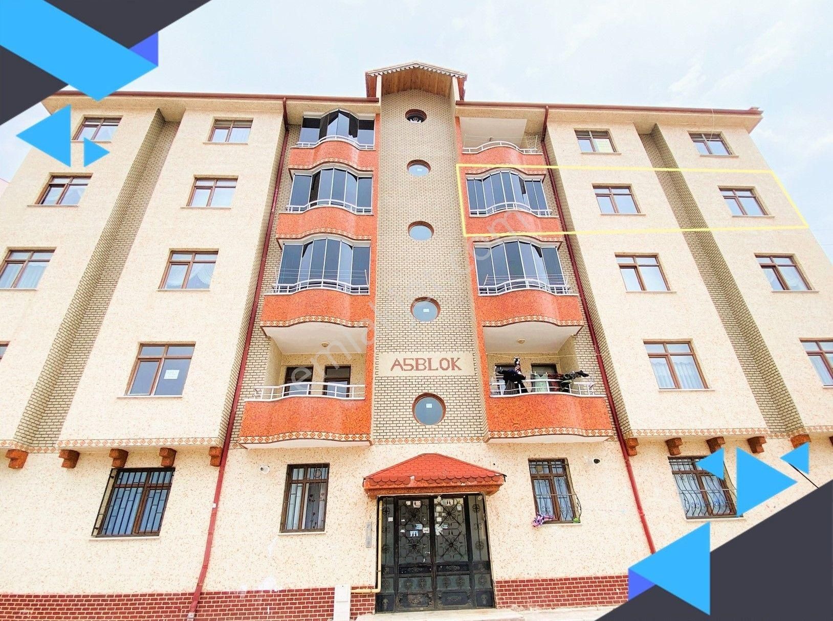 Bayburt Merkez Tuzcuzade Satılık Daire  SILAKENT SİTESİNDE  3+1 SATILIK FIRSAT DAİRE 