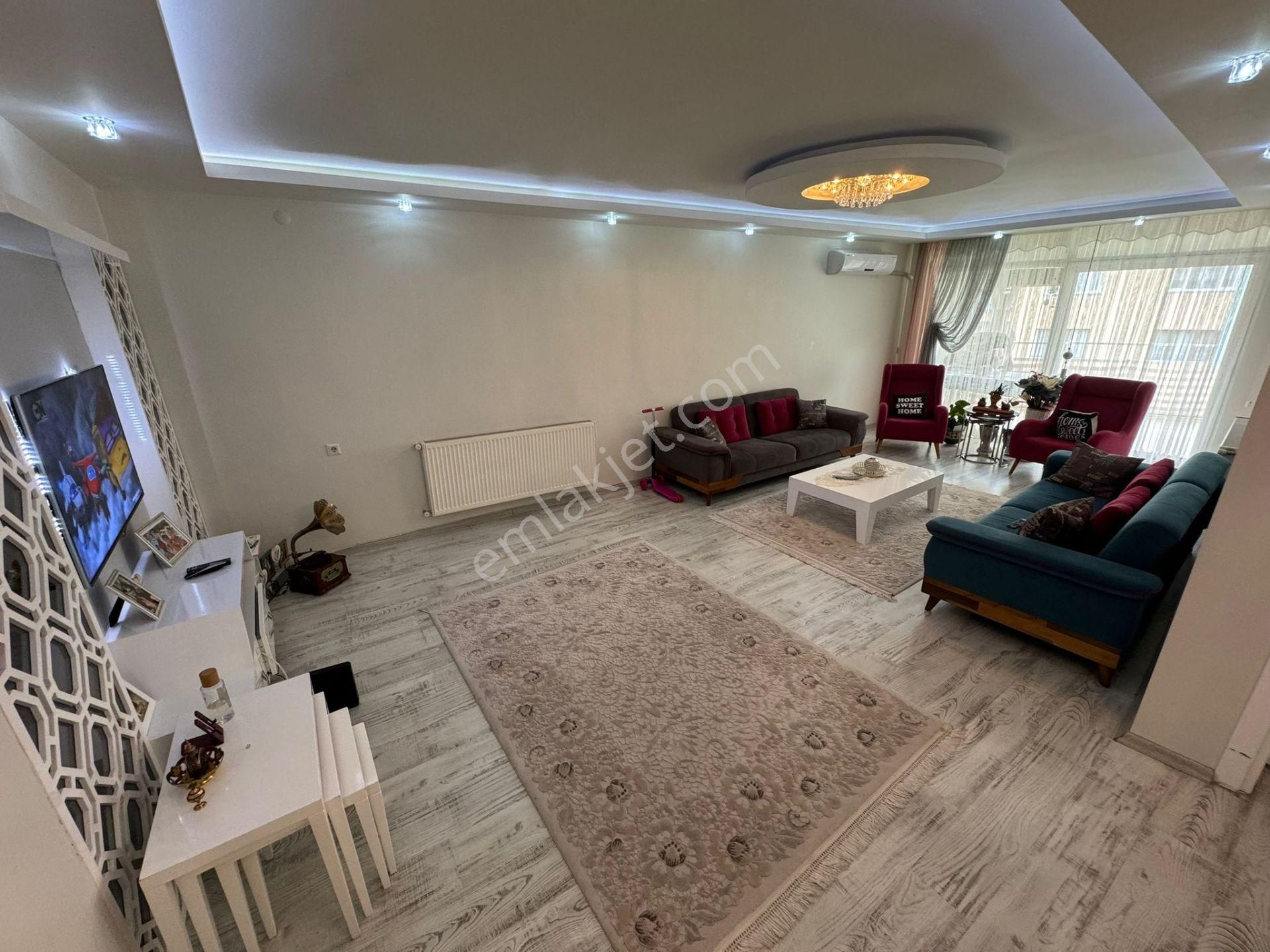 Merkezefendi Sırakapılar Satılık Daire  3+1 154 M2 CADDE ÜZERİ LÜX İÇİ KOMPLE YENİLENMİŞ DAİRE