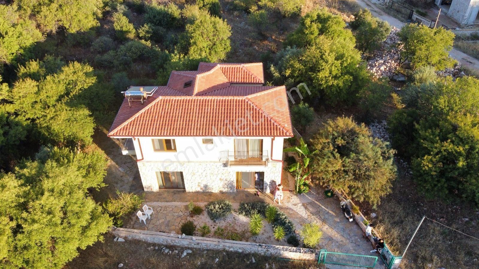 Kaş Bayındır Satılık Villa Kaş  Bayındır Mahallesinde  müstakil  Tapulu  villa 