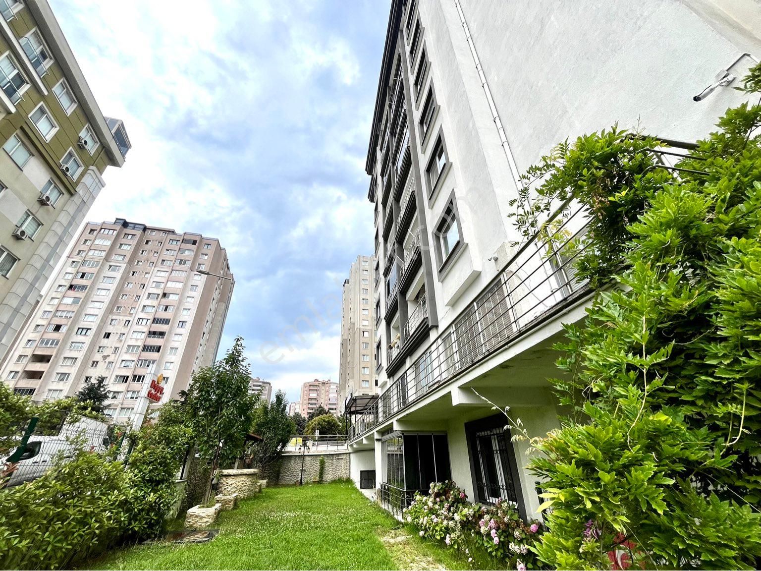 Beylikdüzü Adnan Kahveci Satılık Daire BEYLİKDÜZÜ ADNAN KAHVECİ BULVARI  SATILIK DAİRE 3+1 E5 YAKIN KONUMDADIR.