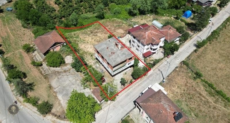 İzmit Çubukluosmaniye Satılık Konut İmarlı ÇUBUKLU'DA 1,324m2 %40 İMARLI İÇİNDE 3 KATLI BİNA BULUNAN ARSA