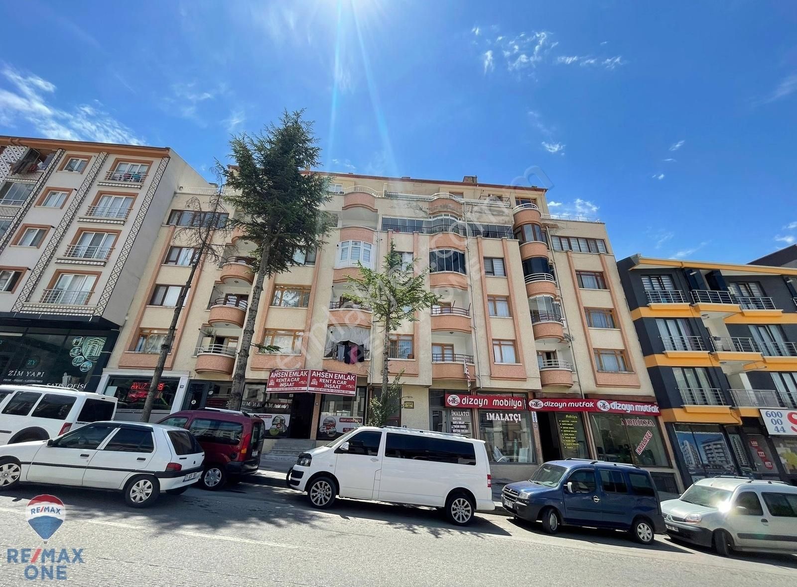 Gölbaşı Seğmenler Satılık Daire GÖLBAŞI CUMHURİYET CADDESİ ÜZERİNDE KİLERLİ E. BANYOLU 3+1 SATIL