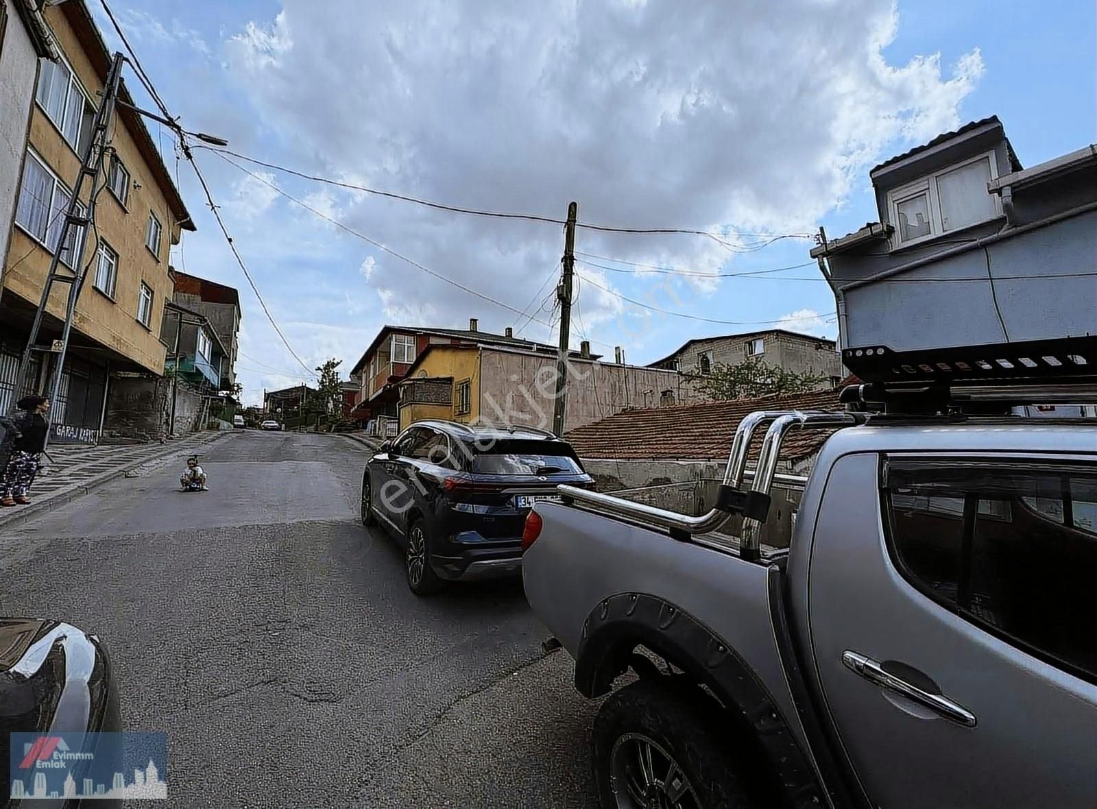 Ümraniye Kazım Karabekir Satılık Tarla ÜMRANİYE KAZIMKARABEKİR 4 DAİRE BULUNAN BİNA VE ARSASI SATILIK