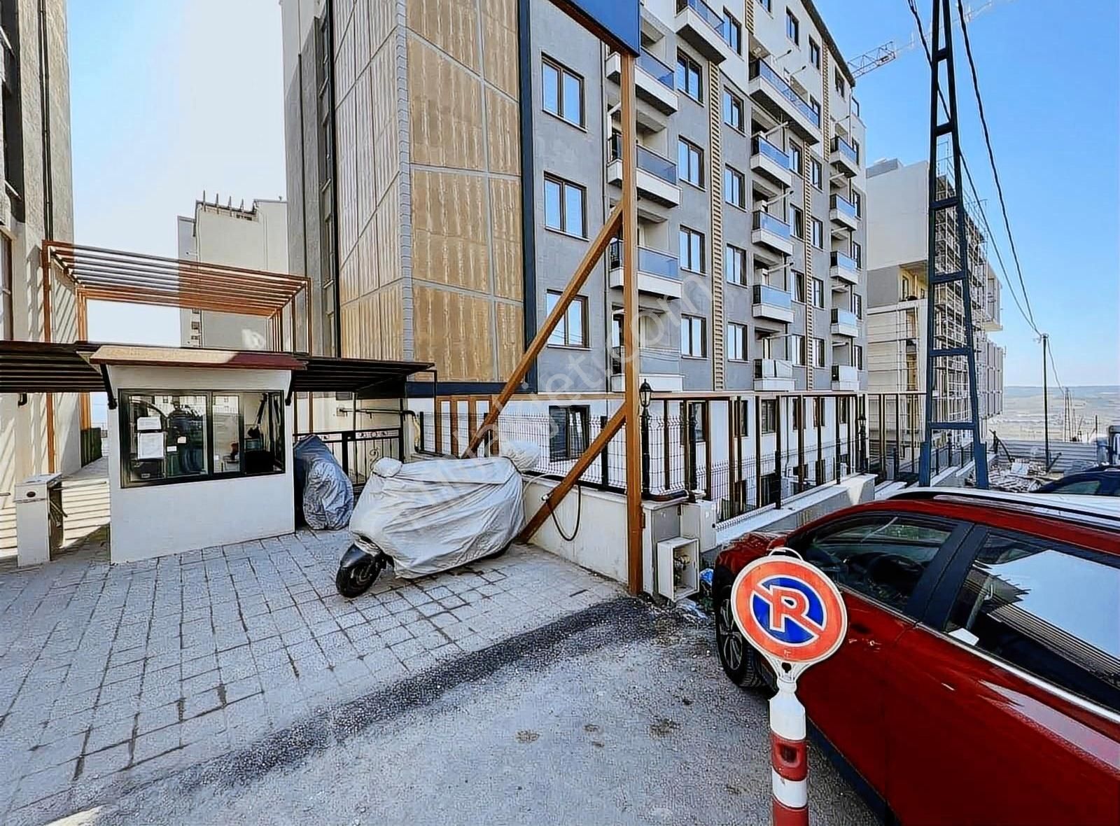 Nilüfer Dumlupınar Satılık Daire ÜSTÜNEL'DEN 7/24 GÜVENLİKLİ SİTEDE 2+1 ARA KAT SATILIK DAİRE