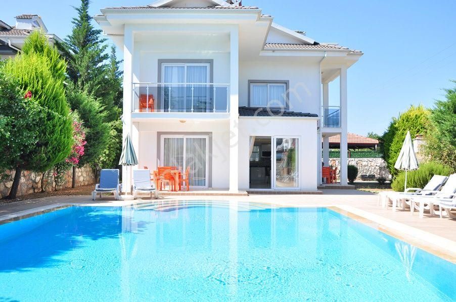 Fethiye Ölüdeniz Satılık Villa  HİSARÖNÜ'NDE MODERN 4 YATAK ODALI VİLLA