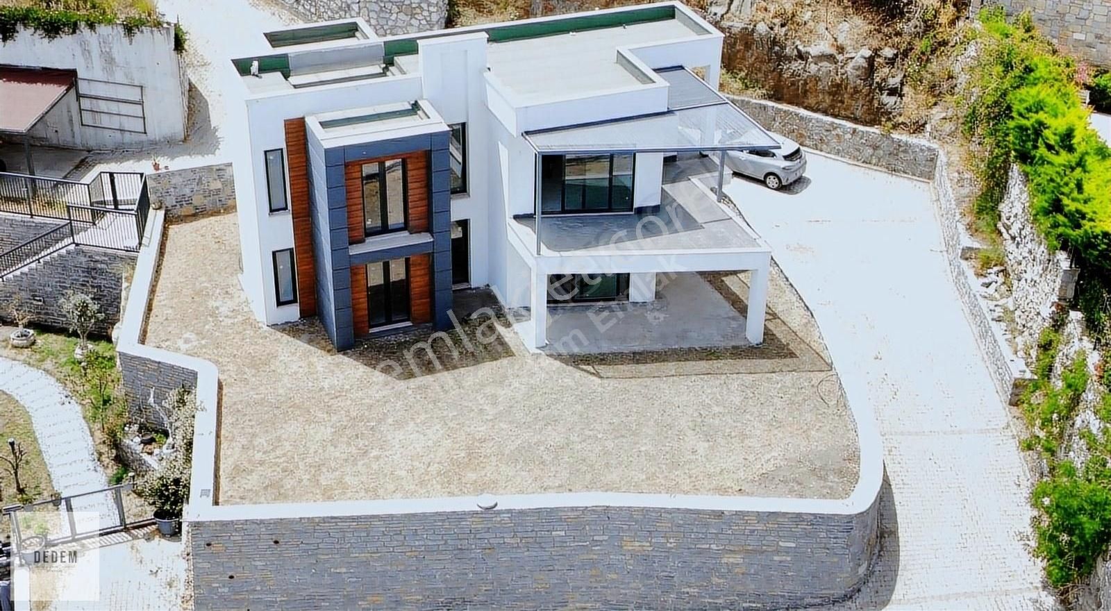 Bodrum Yalıkavak Satılık Villa Yalıkavak Koyunda Müstakil Manzaralı Geniş Bahçeli Villa