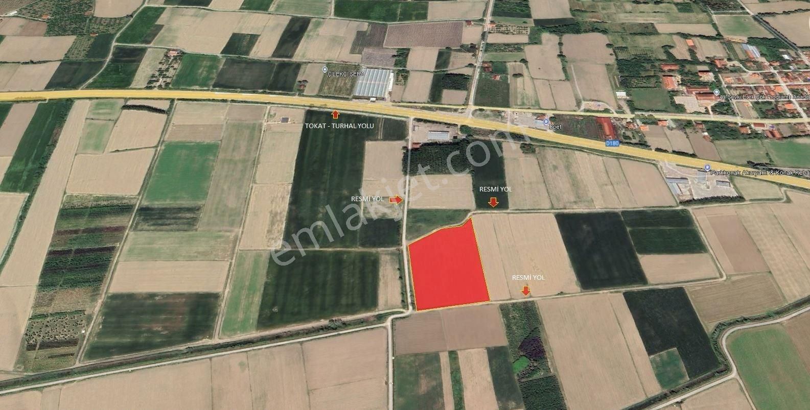 Tokat/turhal Yoluna 300 Metre 15000 M² Satılık Tarla