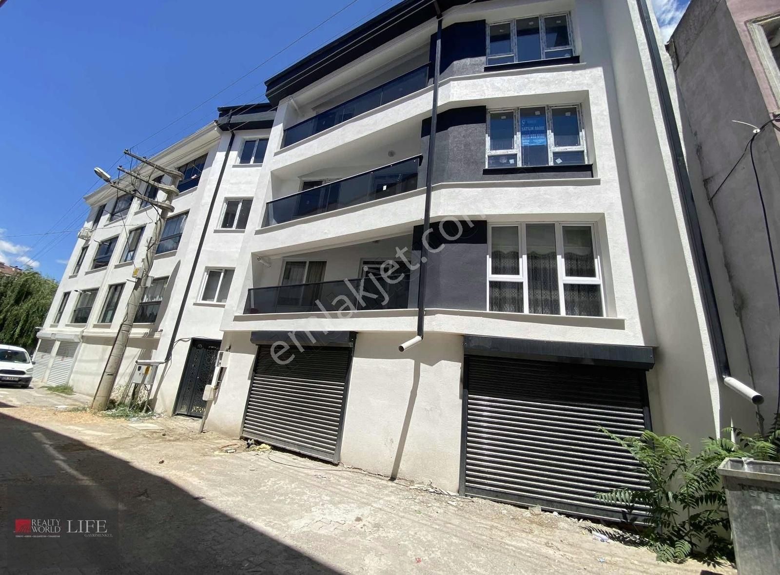 Tepebaşı Esentepe Satılık Daire RW LIFE// ESENTEPE MAH. EBEVEYN BANYOLU SIFIR 3+1 SATILIK DAİRE