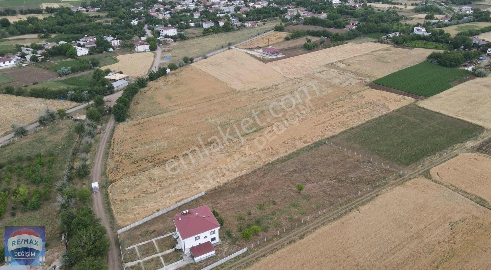 Elazığ Merkez Akçakiraz Bld. (Bahçekapı) Satılık Tarla REMAX DEĞİŞİMDEN ŞİNTİL(BAHÇEKAPI)'DA MÜKEMMEL KONUMLU TARLA