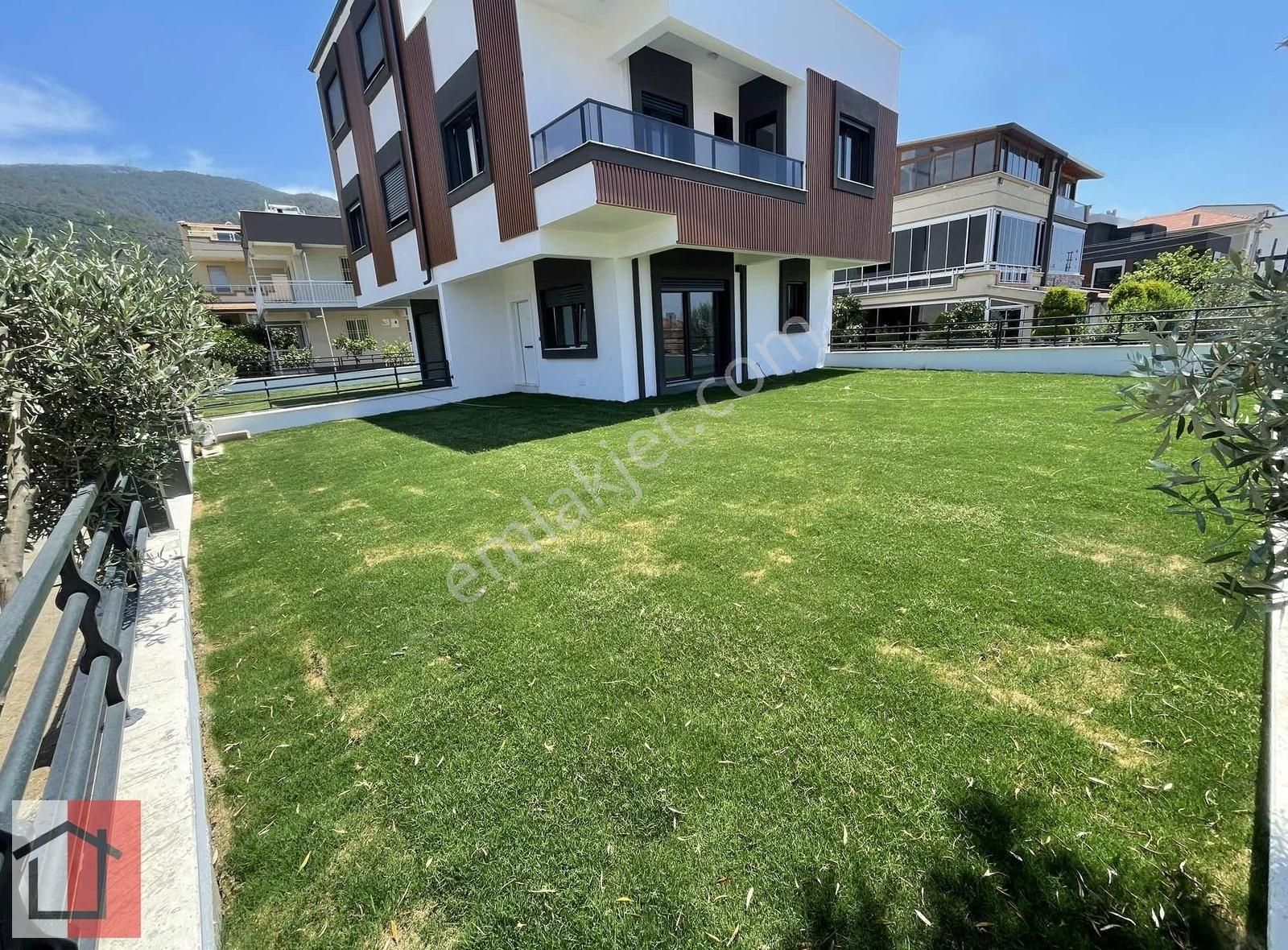 Menderes Orta Satılık Villa ÖZDERE ORTAMAHALLEDE DENİZE YAKIN BÜYÜK BAHÇELİ SATILIK VİLLA