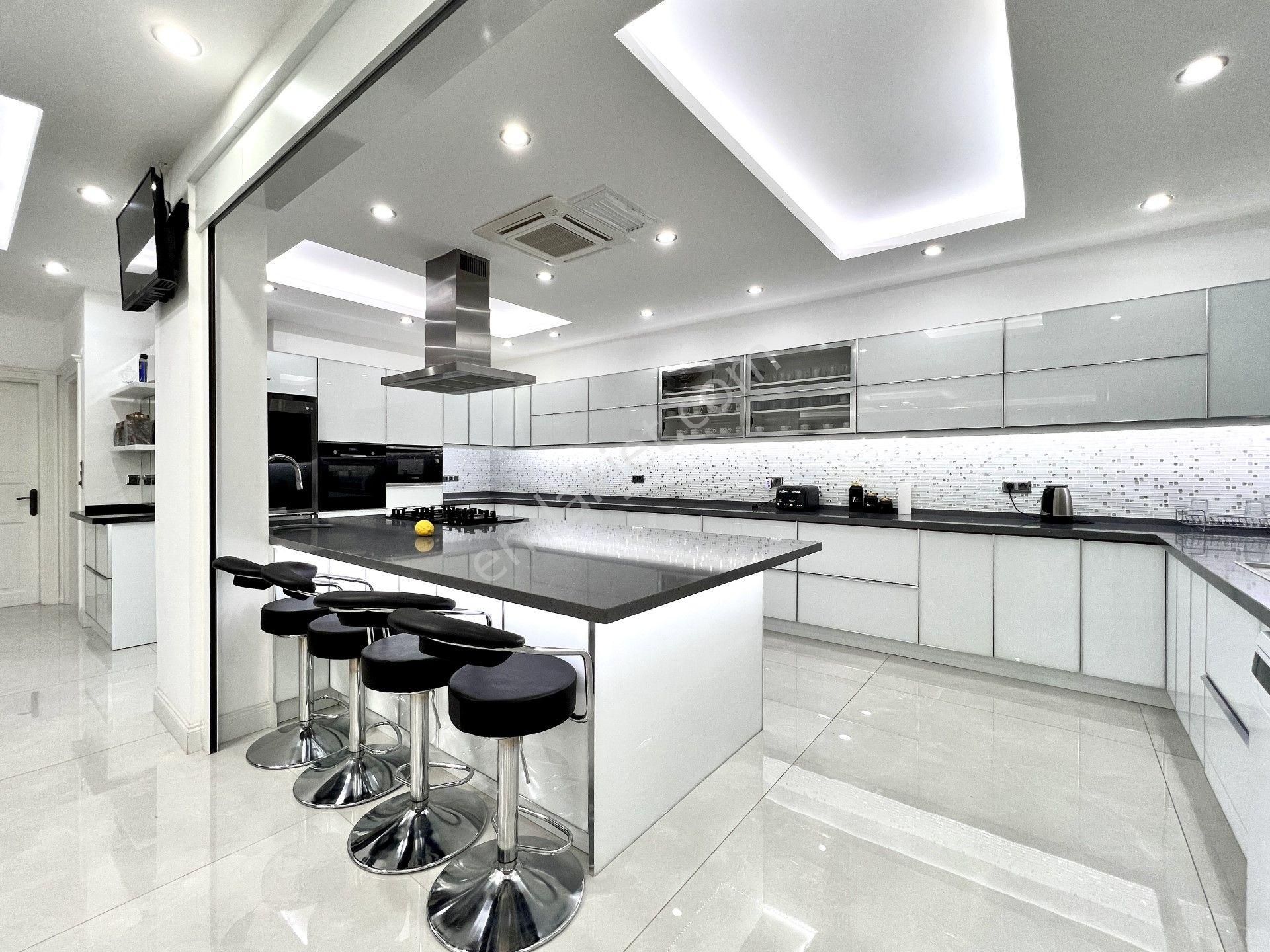 Ovacık'ta 1100 M² Arsa Payı Olan 8 Yatak Odalı Ultra Lüks Villa - Görsel 14