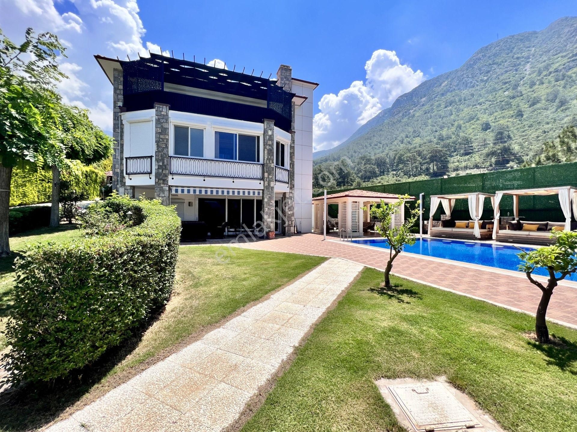 Ovacık'ta 1100 M² Arsa Payı Olan 8 Yatak Odalı Ultra Lüks Villa - Görsel 24