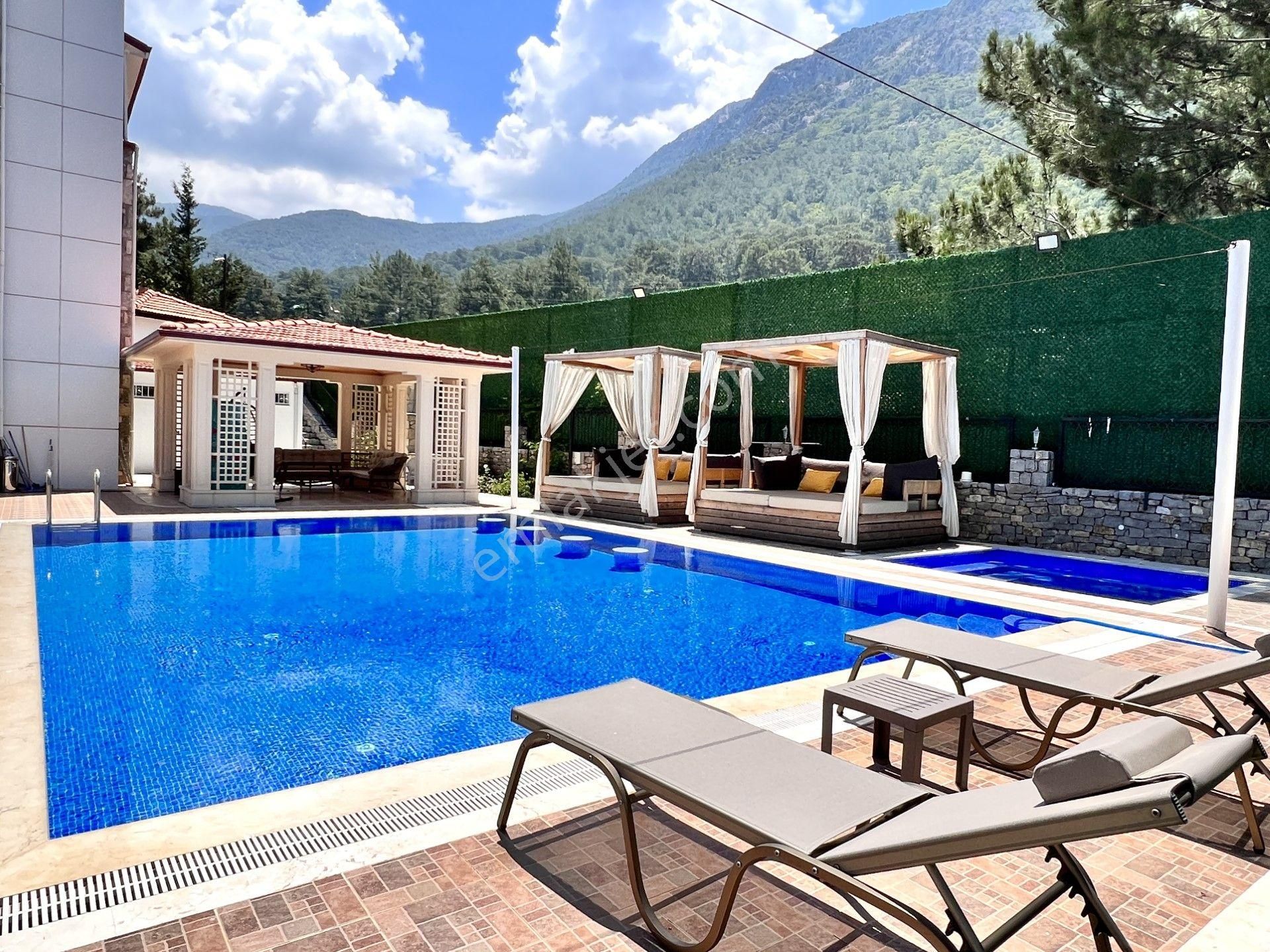 Ovacık'ta 1100 M² Arsa Payı Olan 8 Yatak Odalı Ultra Lüks Villa - Görsel 25