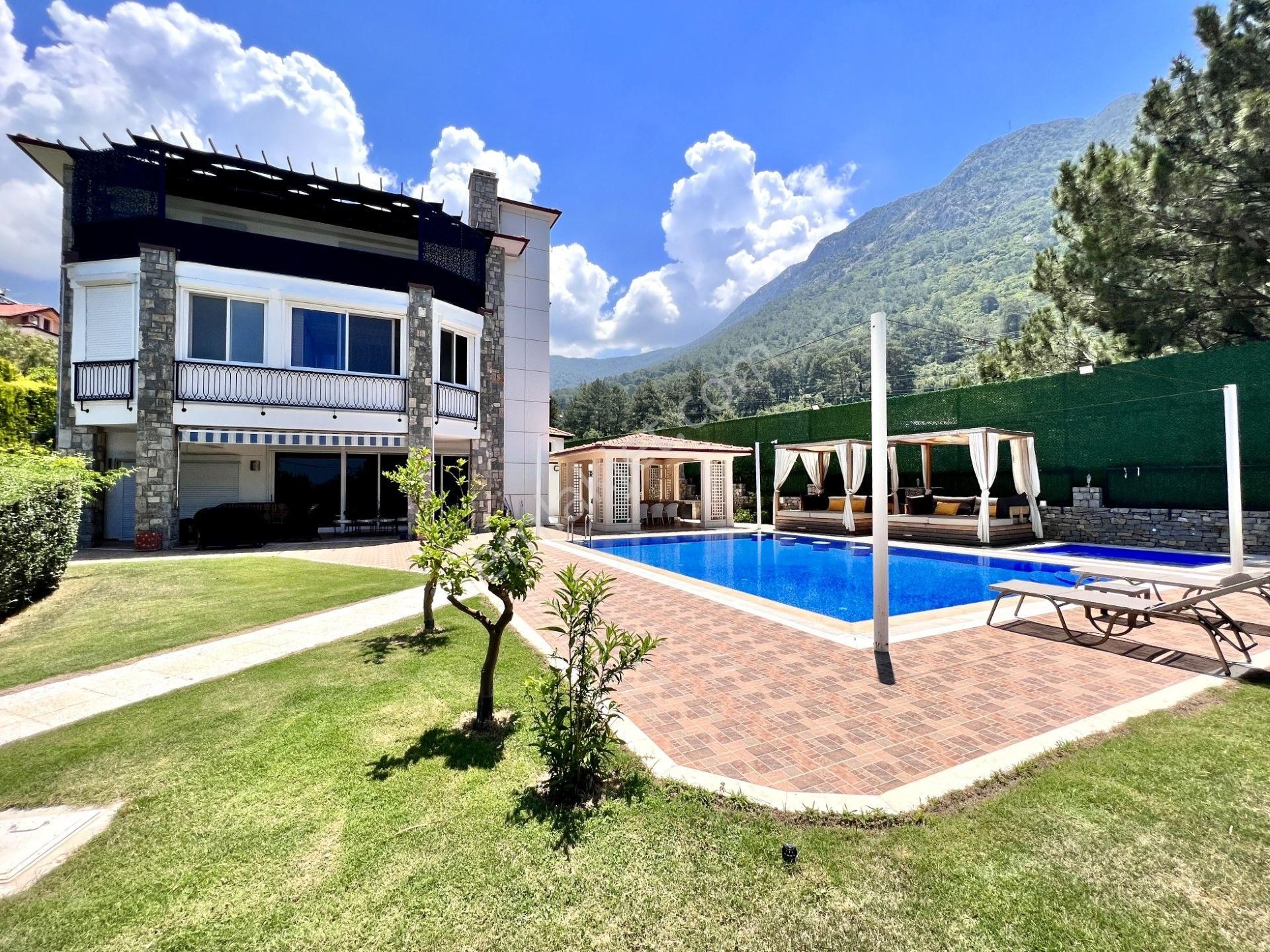 Ovacık'ta 1100 M² Arsa Payı Olan 8 Yatak Odalı Ultra Lüks Villa - Görsel 4