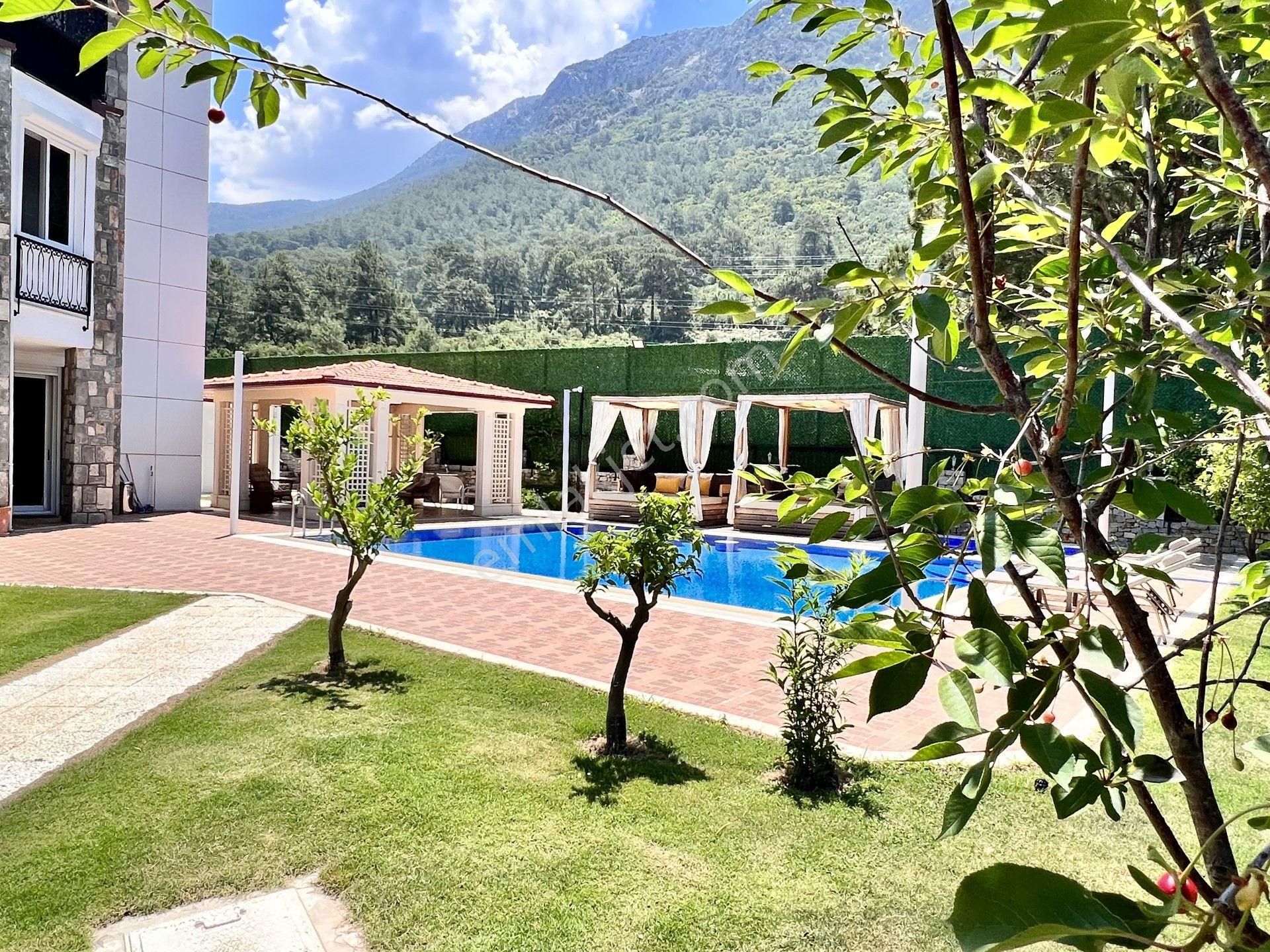 Ovacık'ta 1100 M² Arsa Payı Olan 8 Yatak Odalı Ultra Lüks Villa - Görsel 18