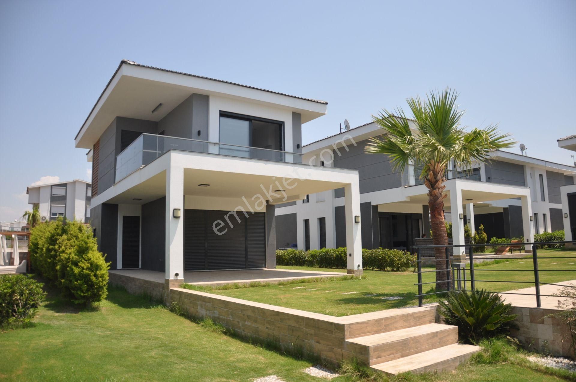 Kuşadası Güzelçamlı Satılık Villa  GÜZELÇAMLI DA DENİZE YAKIN GENİŞ VE FERAH MÜSTAKİL 3+1 VİLLA