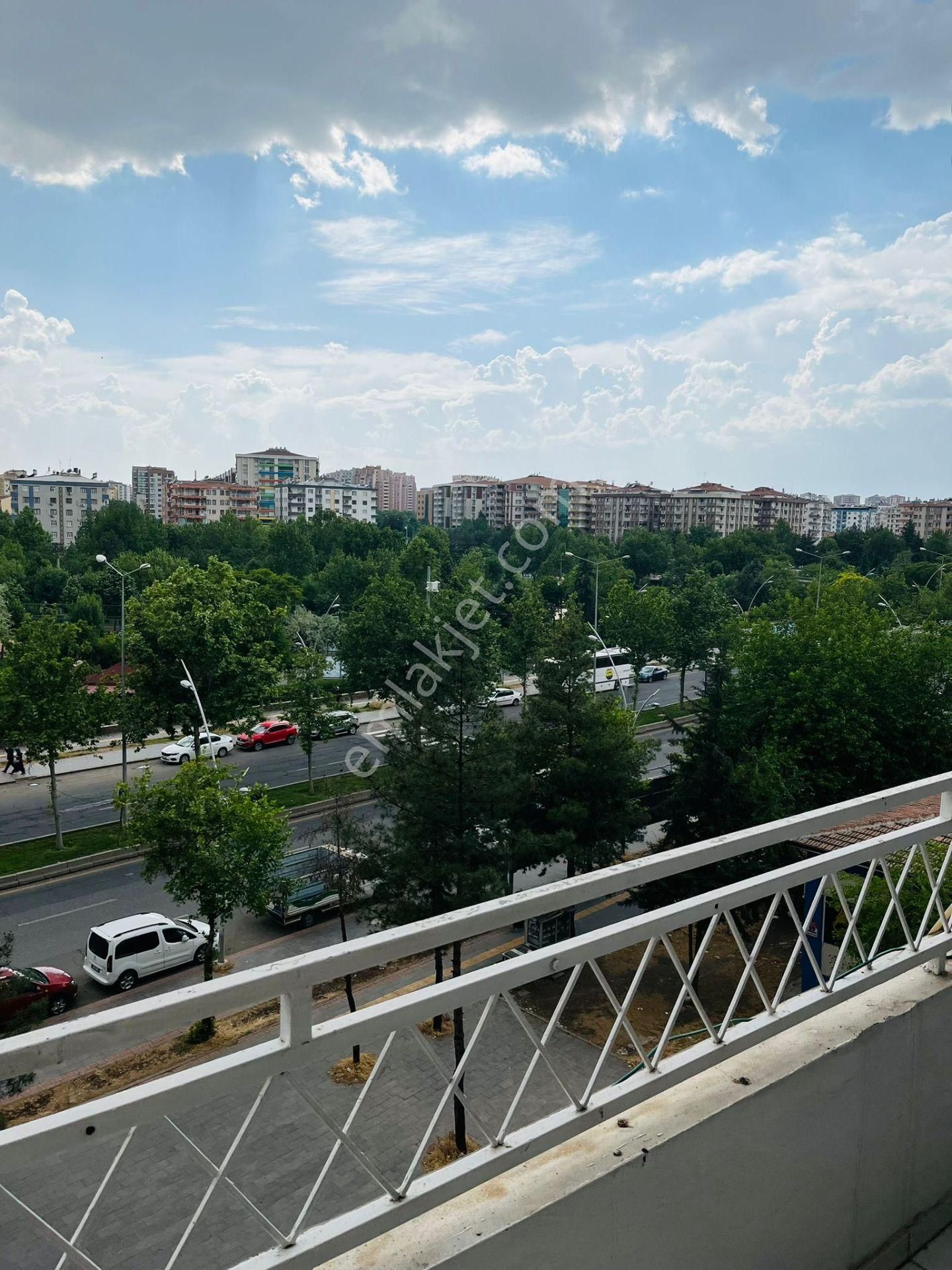 Kayapınar Huzurevleri Satılık Daire  ORMANPARK KARŞISINDA 3+1 TEMİZ SATILIK DAİRE