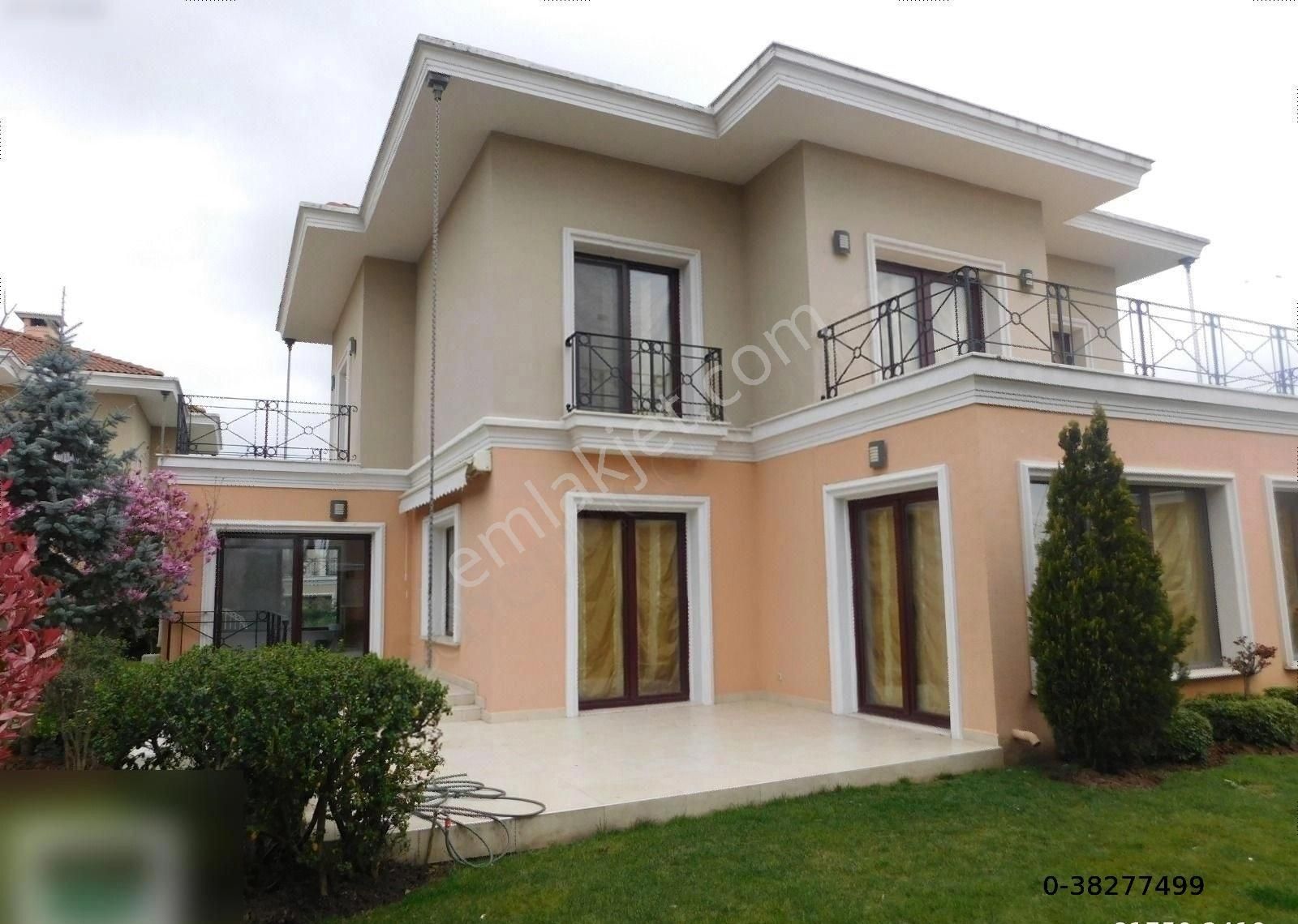 Sarıyer Zekeriyaköy Kiralık Villa Nokta'dan Çarşıya Yakın Site İçinde Tam Müstakil Villa