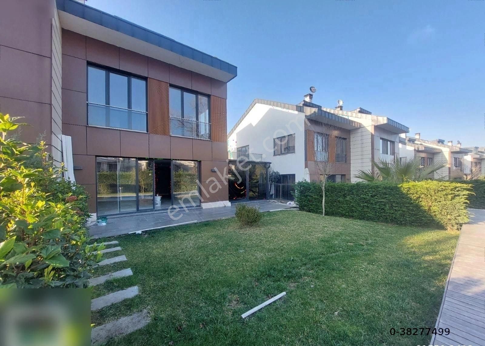 Sarıyer Uskumruköy Satılık Villa NOKTA'DAN GÜVENLİKLİ HAVUZLU BUTİK SİTEDE 4+1 SATILIK VİLLA