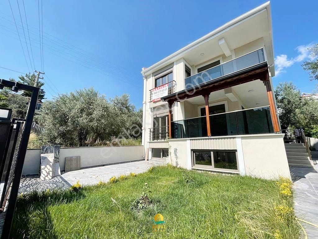 Edremit Güre Satılık Villa Akbaldan Gürede 4+1 Deniz Manzaralı Bahçeli Sıfır Satılık Müstakil Villa