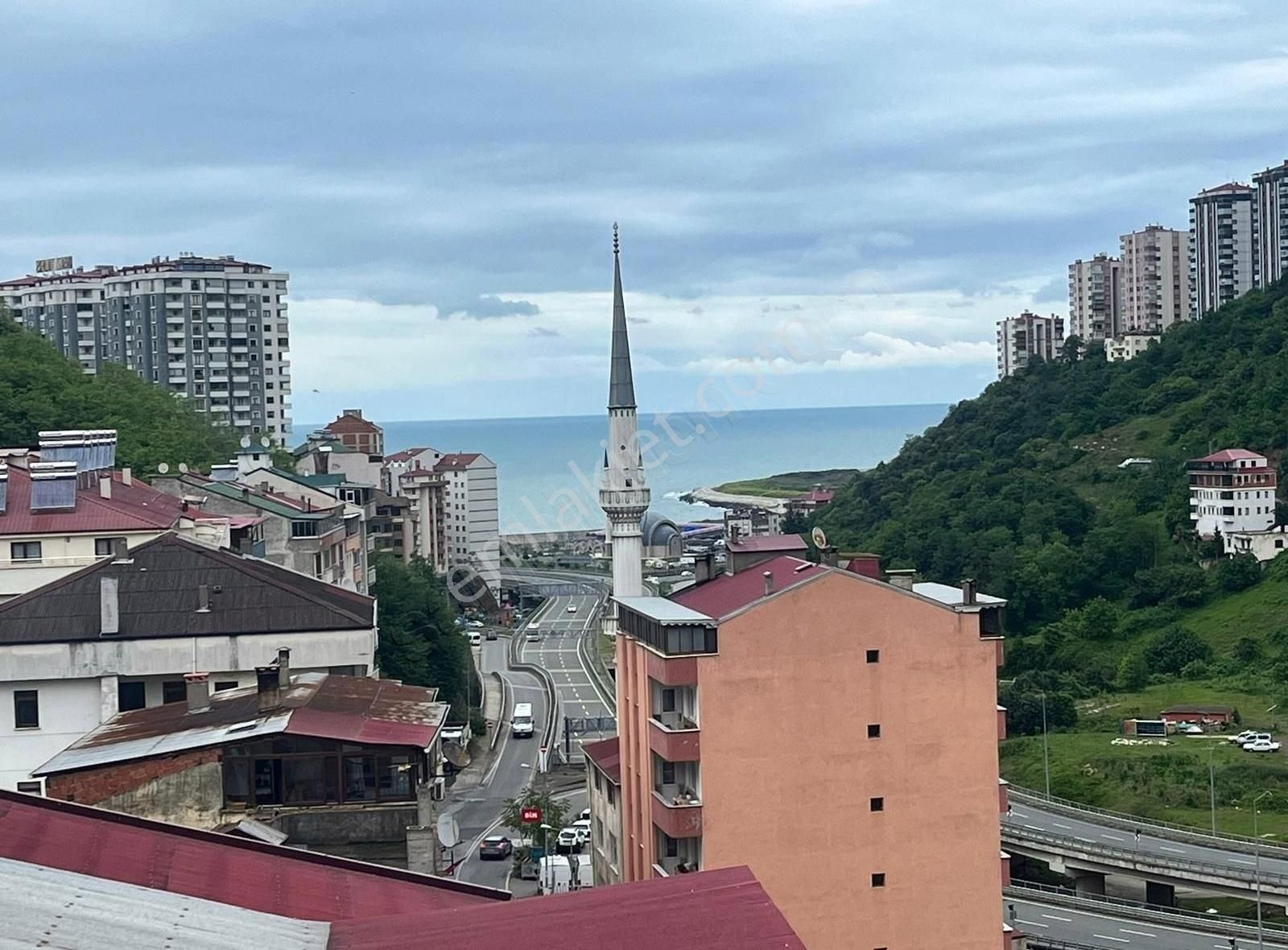 Ortahisar Akyazı Satılık Daire Akyazı'da anayol üzerinde Deniz manzaralı 3+1 Çatı Katı