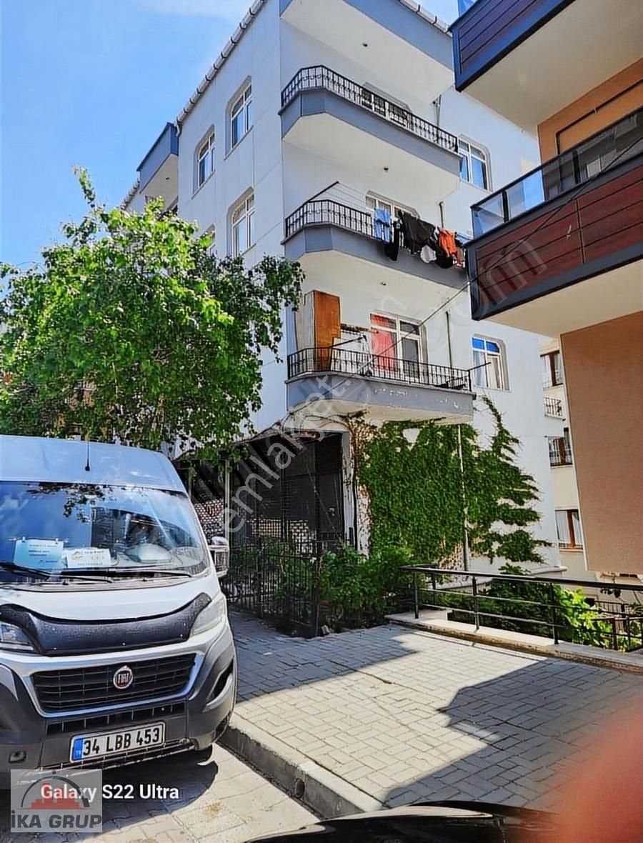 Avcılar Merkez Satılık Bina CARSAMBA PAZARI NDA 6 DAIRE 1 DUKKAN BINA 200 M2 ARSADA