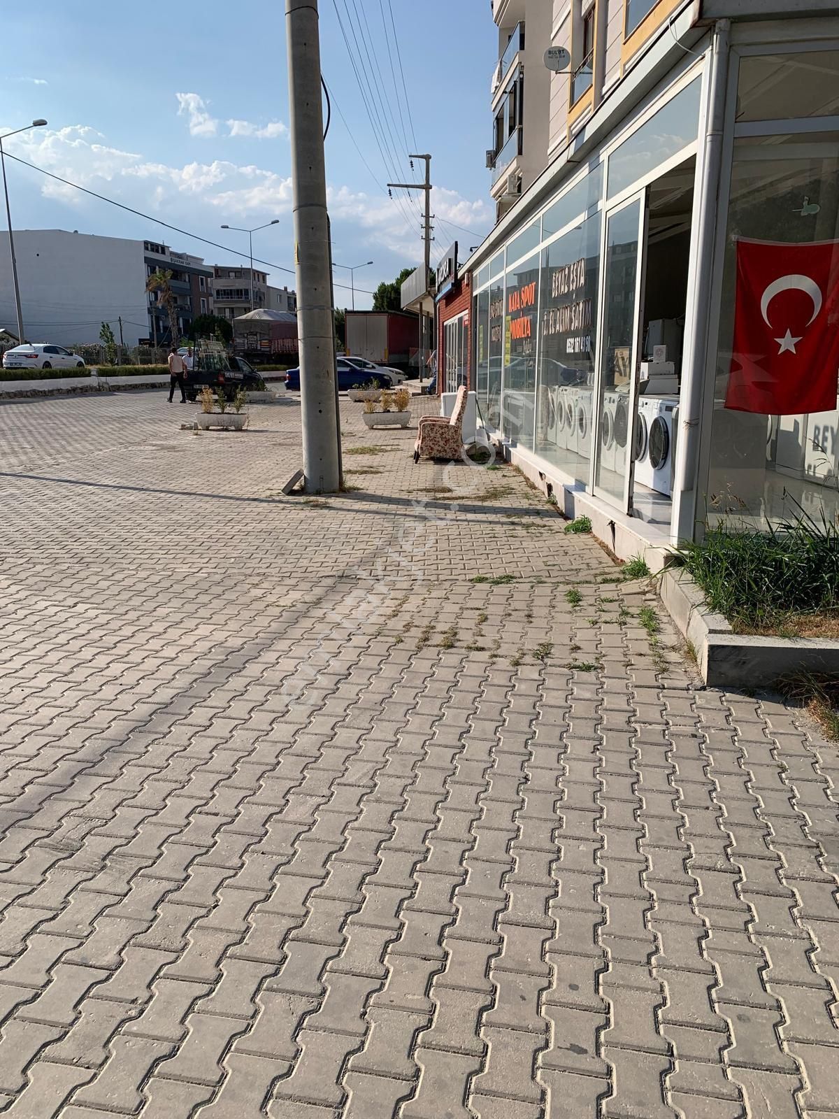 Aliağa Yenişakran Satılık Daire Hayalini bile kuramayacağınız fiyata dükkan satıyoruz.