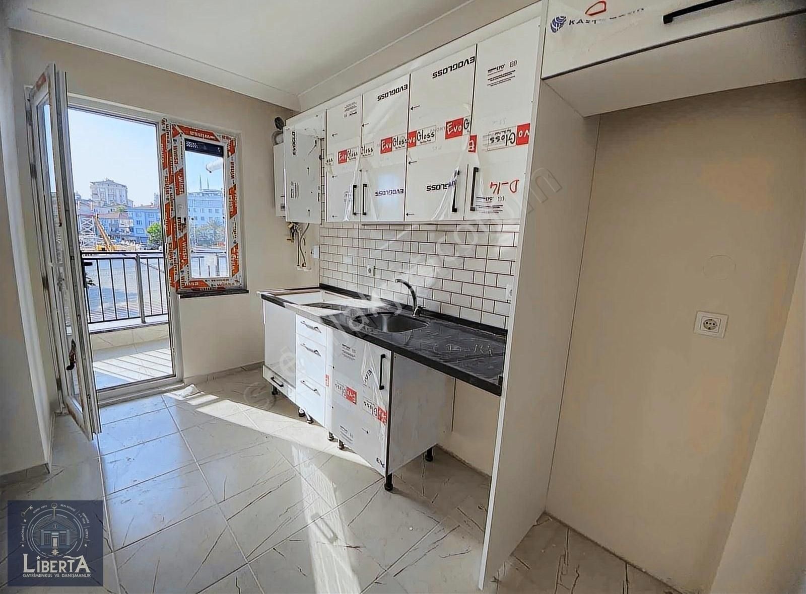 Maltepe Bağlarbaşı Satılık Daire Bağdat Cad. Marmaraya 1 Dk Ebeveyn Banyolu 3+1 120 M2 Daire !