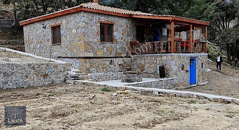 Gökçeada Tepeköy Köyü Satılık Müstakil Ev Doğayla İç İçe Huzurla Yaşayabileceğiniz 3.800m2 Arazili Bağ Evi