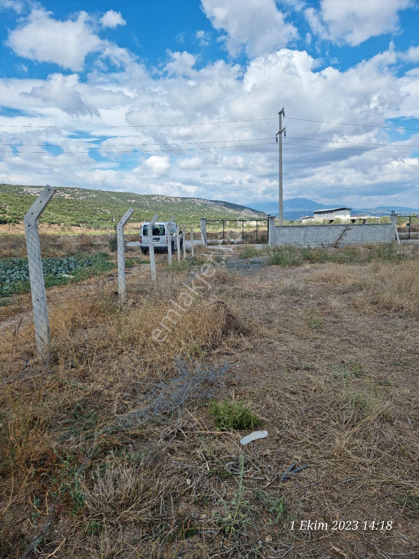 Torbalı Özbey Satılık Tarla Daire Fiyatına 587m2 Tarla