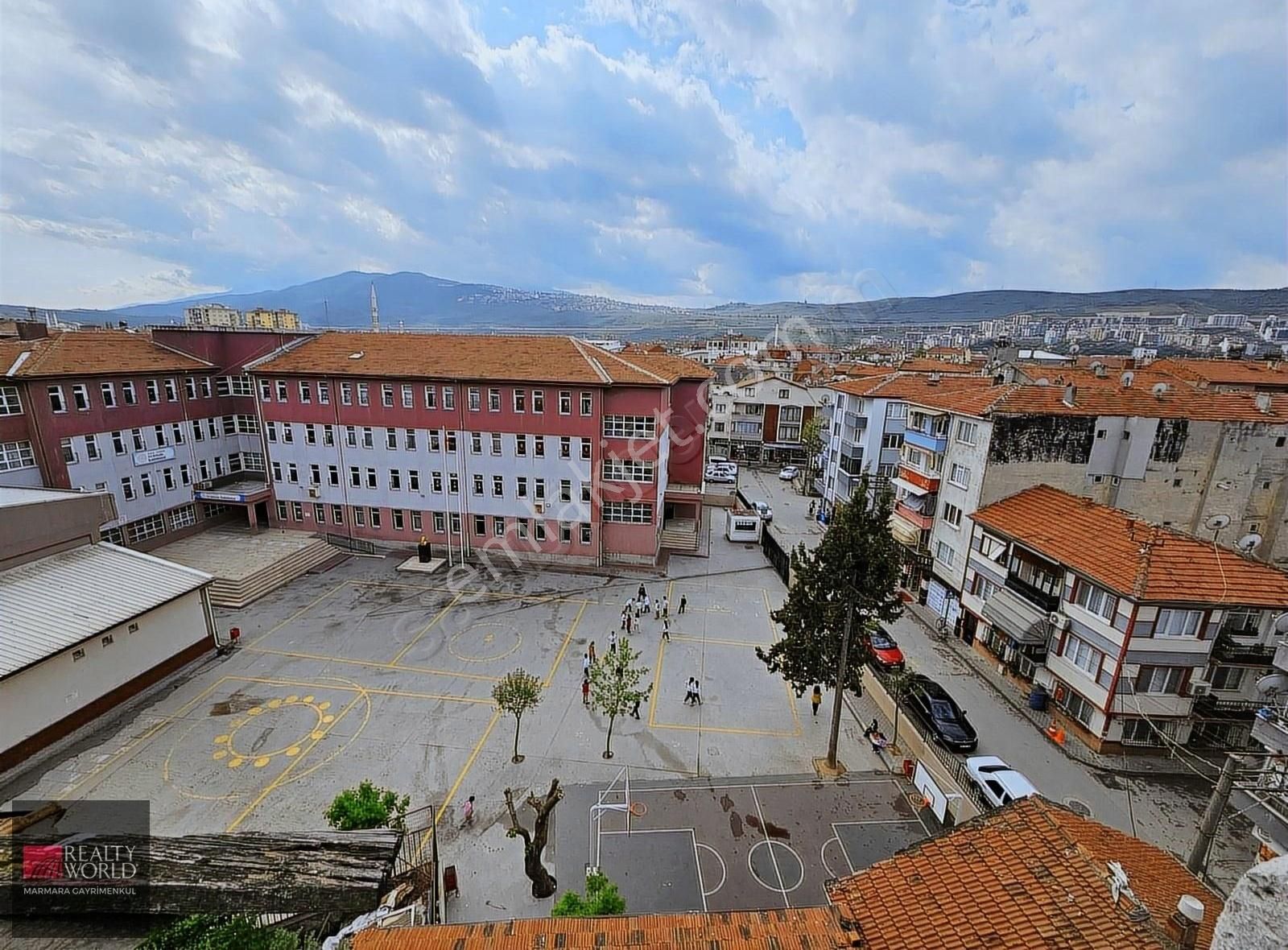 Gemlik Eşref Dinçer Satılık Daire Rw Marmara / Merkezi Konumda Masrafsız Fırsat Daire