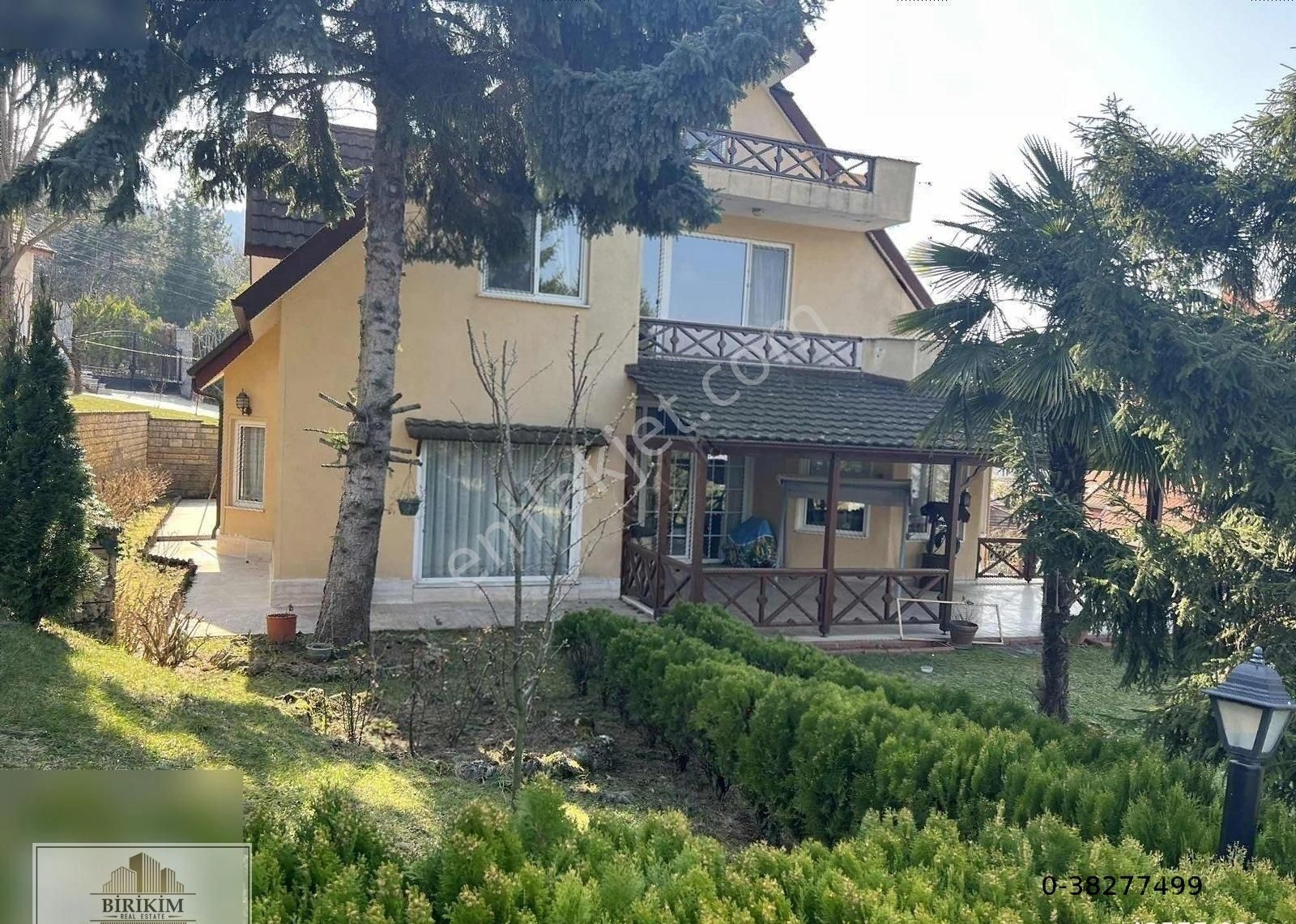 Sapanca İlmiye Satılık Villa Sakarya Sapanca'da 360 m2 göl manzaralı sitede kupon villa