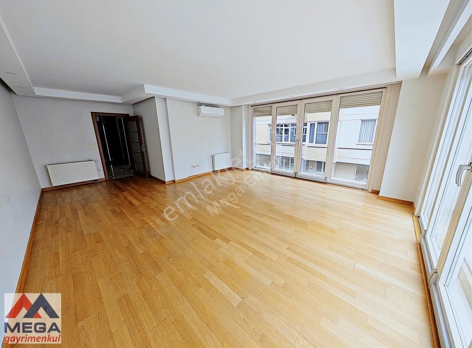 İstanbul Kadıköy Kiralık Apartman Dairesi CADDEBOSTAN PLAJ YOLUNDA İŞYERİNE UYGUN