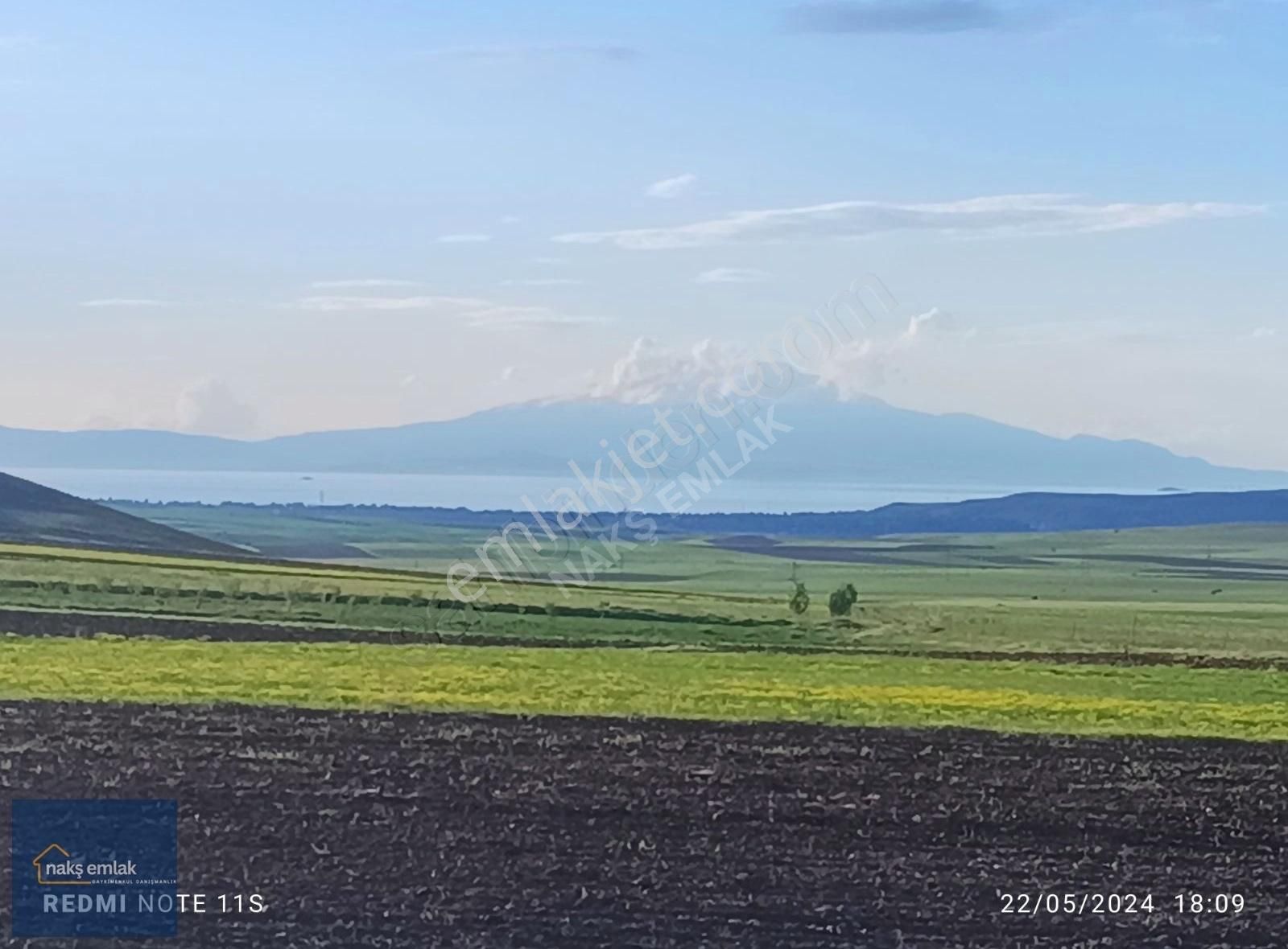 Gevaş Abalı Satılık Tarla ana cadeye sıfır 32 dönüm müstakil tarla çiflik için güzel yer