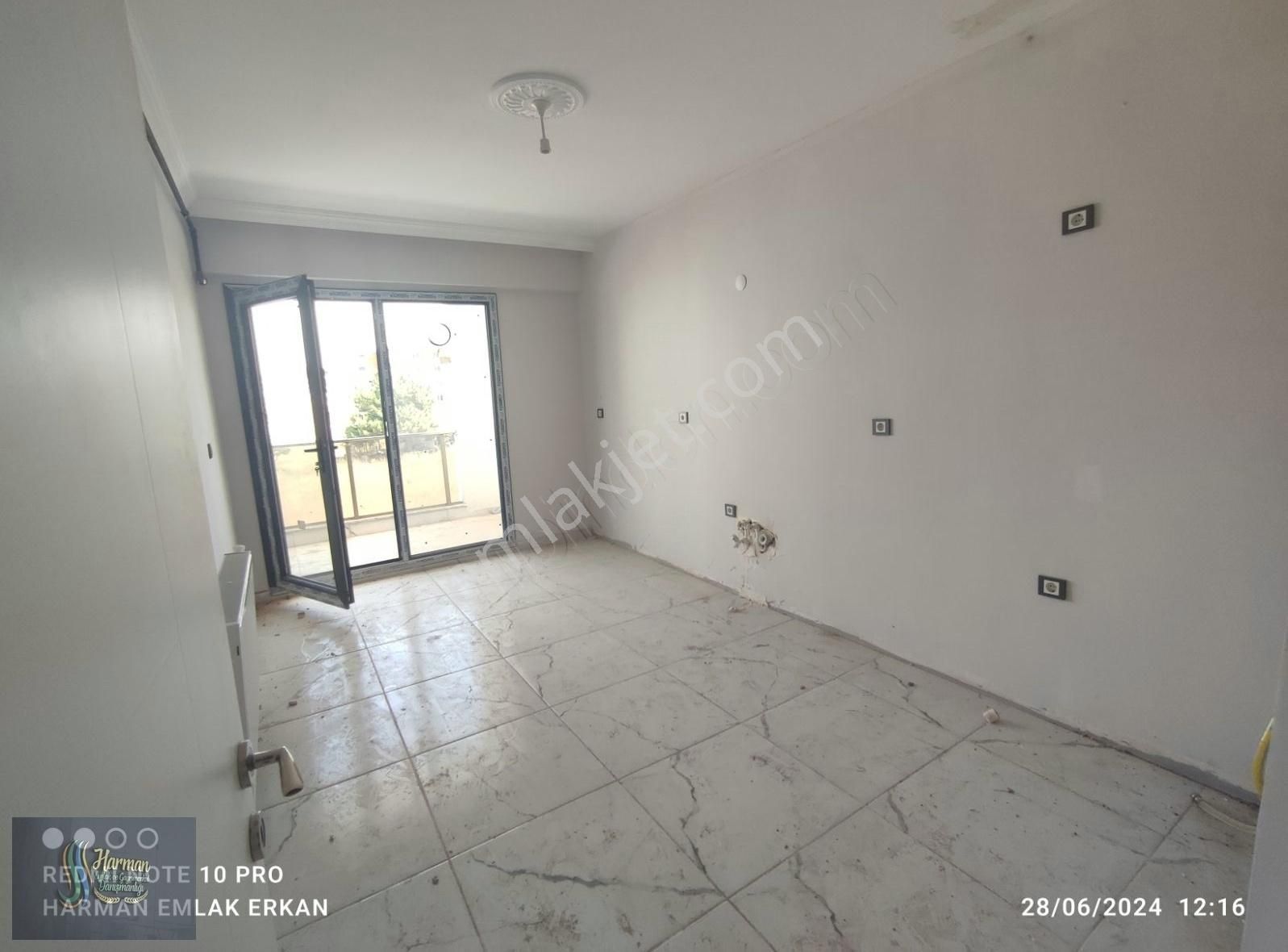 Uşak Merkez Fatih Satılık Daire Y.S.S CADDESİ ALTI ARA KAT SATILIK 3+1 DAİRE